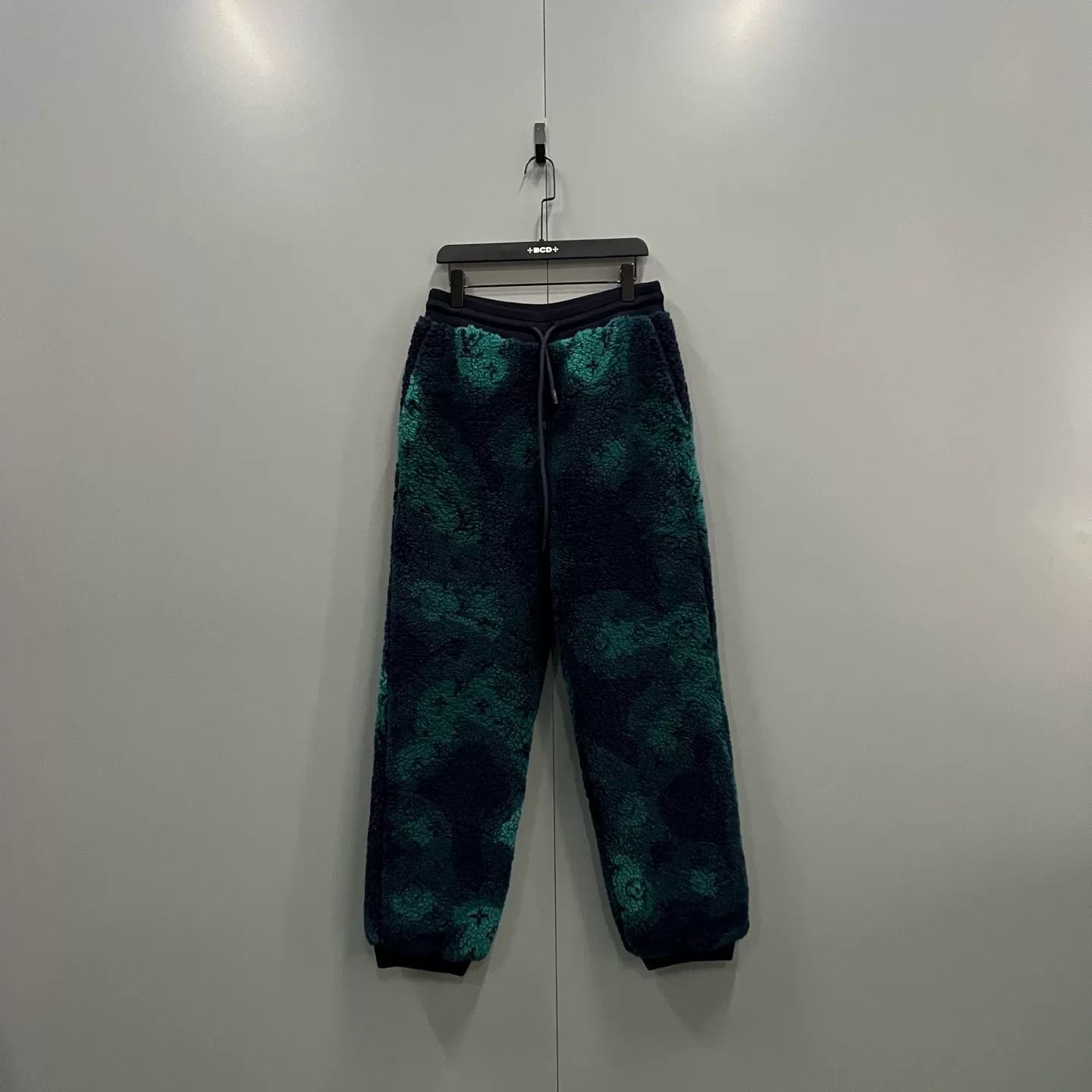 Louis Vuitton Louis Vuitton Monogram Camo Fleece Sweatpants L Size US 34 / EU 50 - 2 Thumbnail