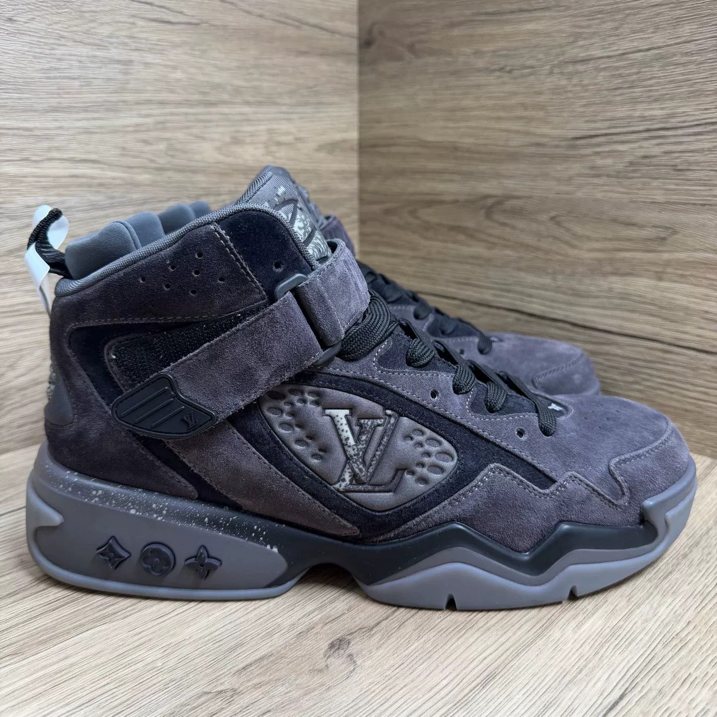 Louis Vuitton Louis Vuitton Gray Trainer 2 Mid Sneakers 7 Size US 8 / EU 41 - 5 Thumbnail