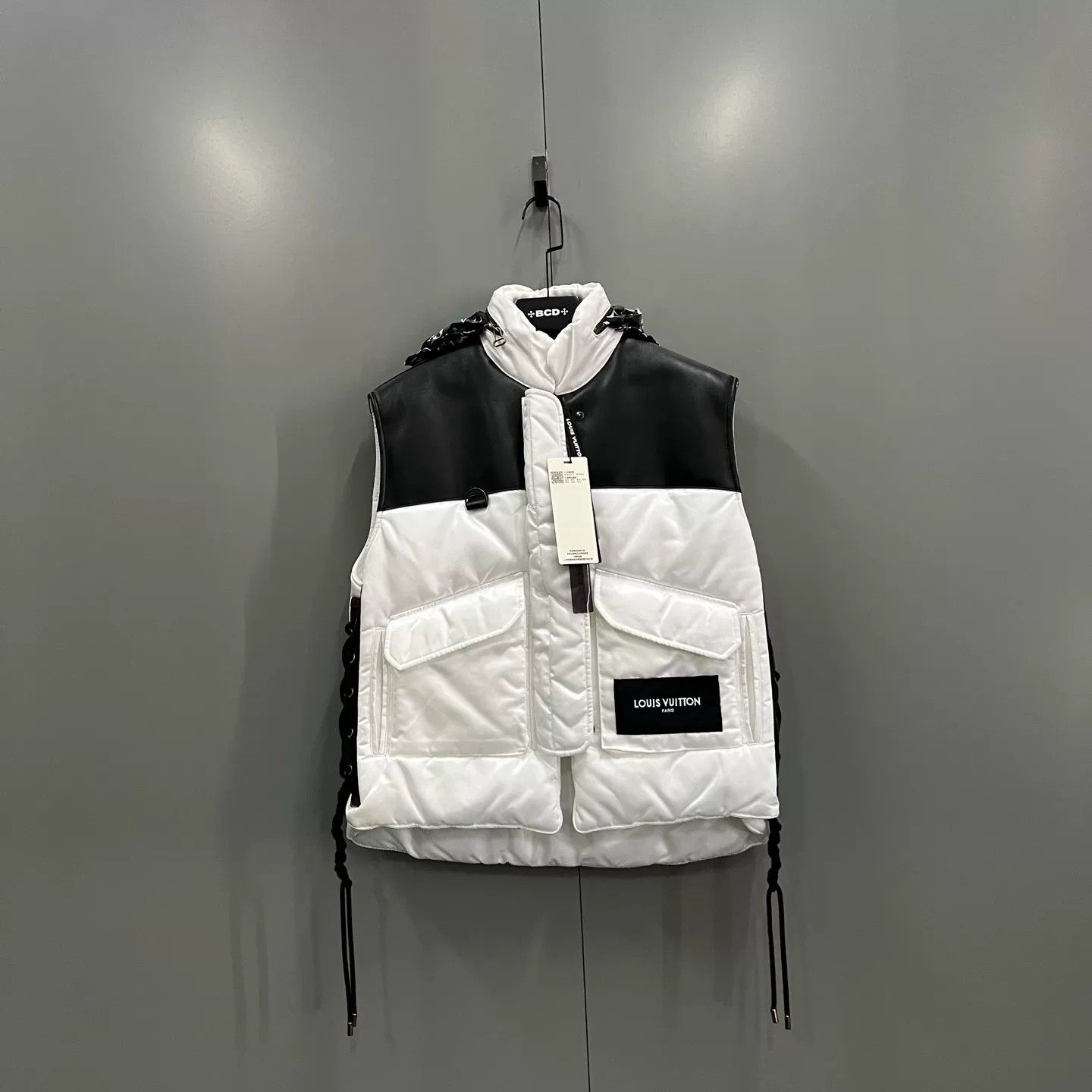 Louis Vuitton Louis Vuitton Monogram Hood Contrast Padded Vest 32 Size XXS / US 00 / IT 34 - 2 Thumbnail