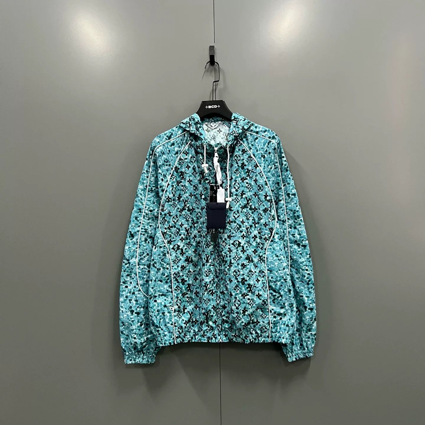 Louis Vuitton Louis Vuitton Monogram Hooded Jacket Size EU 52 Size US L / EU 52-54 / 3 - 2 Thumbnail