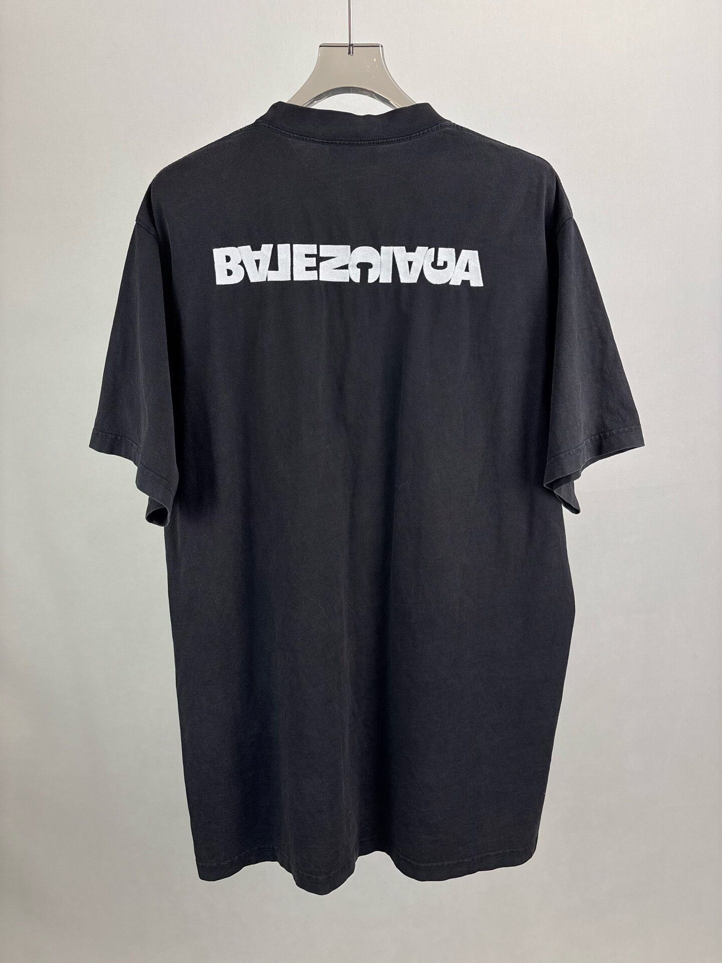 Balenciaga Balenciaga Washed Inverted Logo T-Shirt Size 3 Size US L / EU 52-54 / 3 - 3 Thumbnail