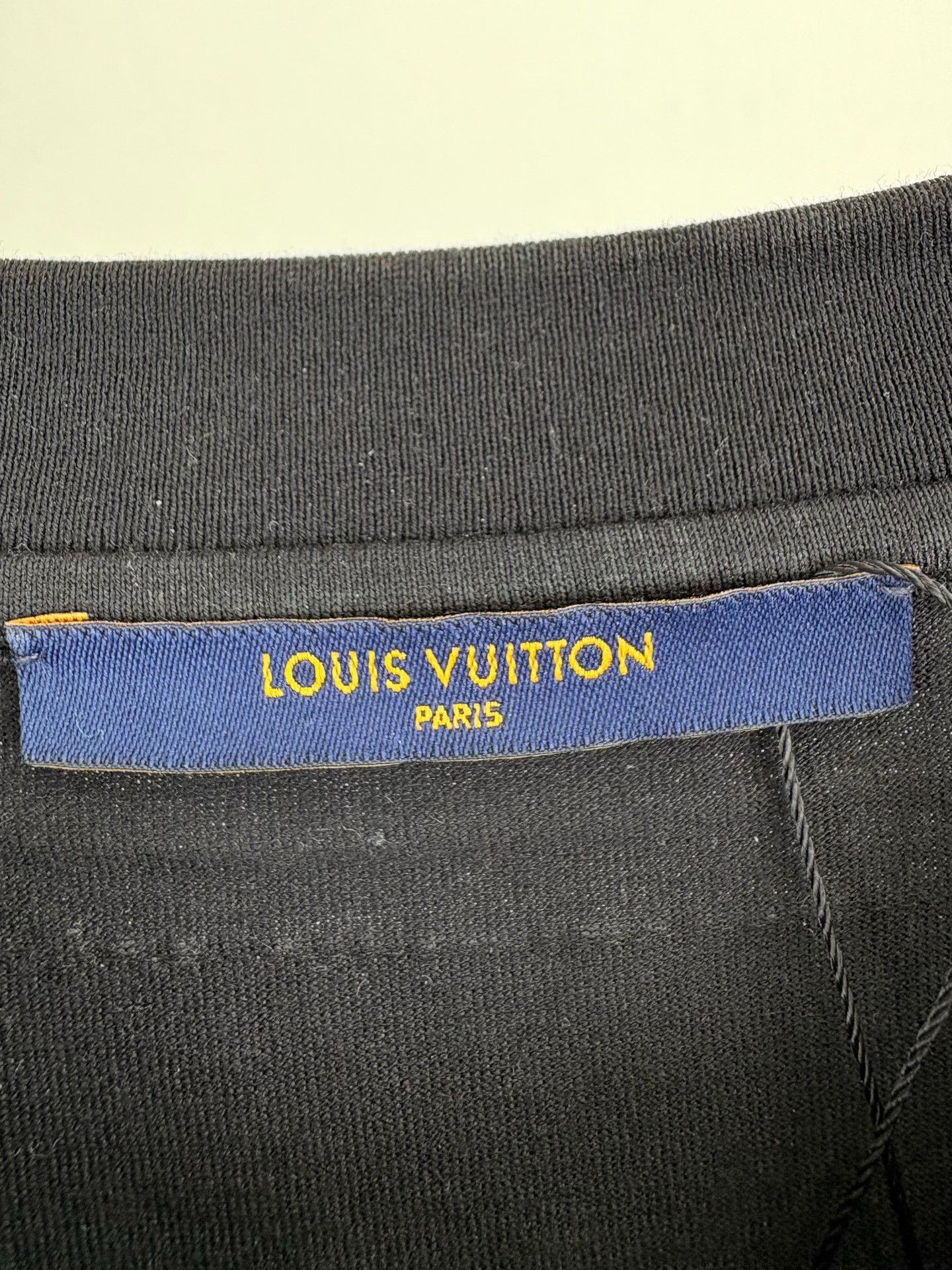 Louis Vuitton Louis Vuitton Embossed LV Logo T-Shirt XXL Size US XXL / EU 58 / 5 - 6 Thumbnail
