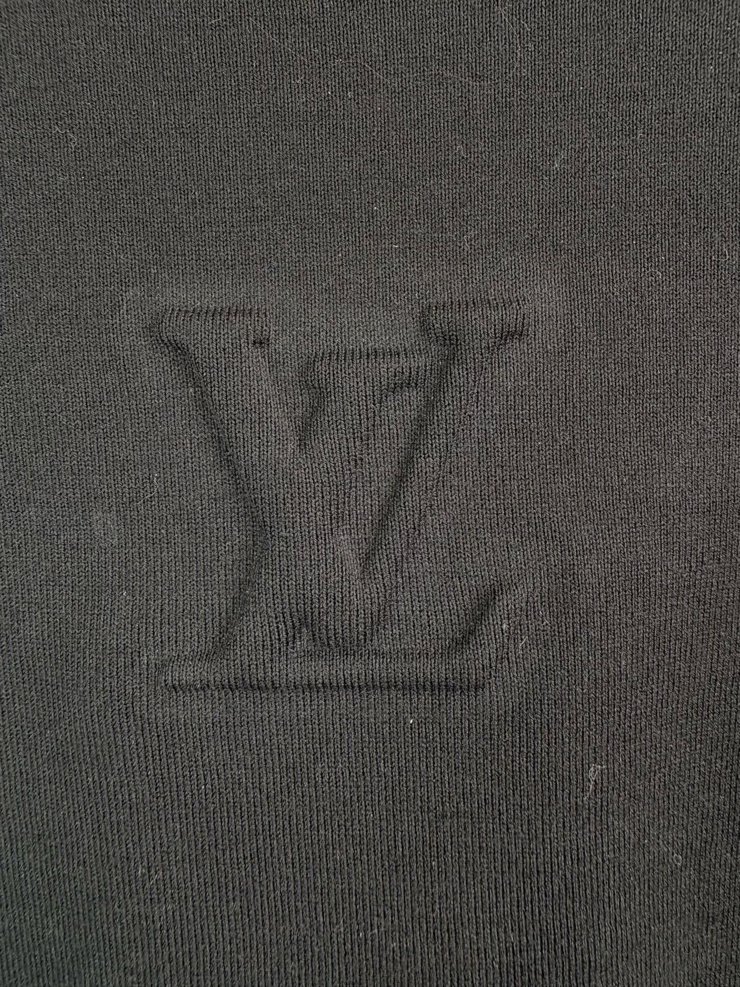 Louis Vuitton Louis Vuitton Embossed LV Logo T-Shirt XXL Size US XXL / EU 58 / 5 - 4 Thumbnail