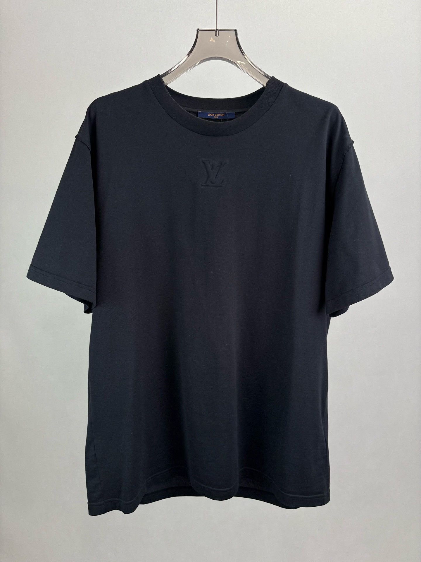 Louis Vuitton Louis Vuitton Embossed LV Logo T-Shirt XXL Size US XXL / EU 58 / 5 - 2 Thumbnail
