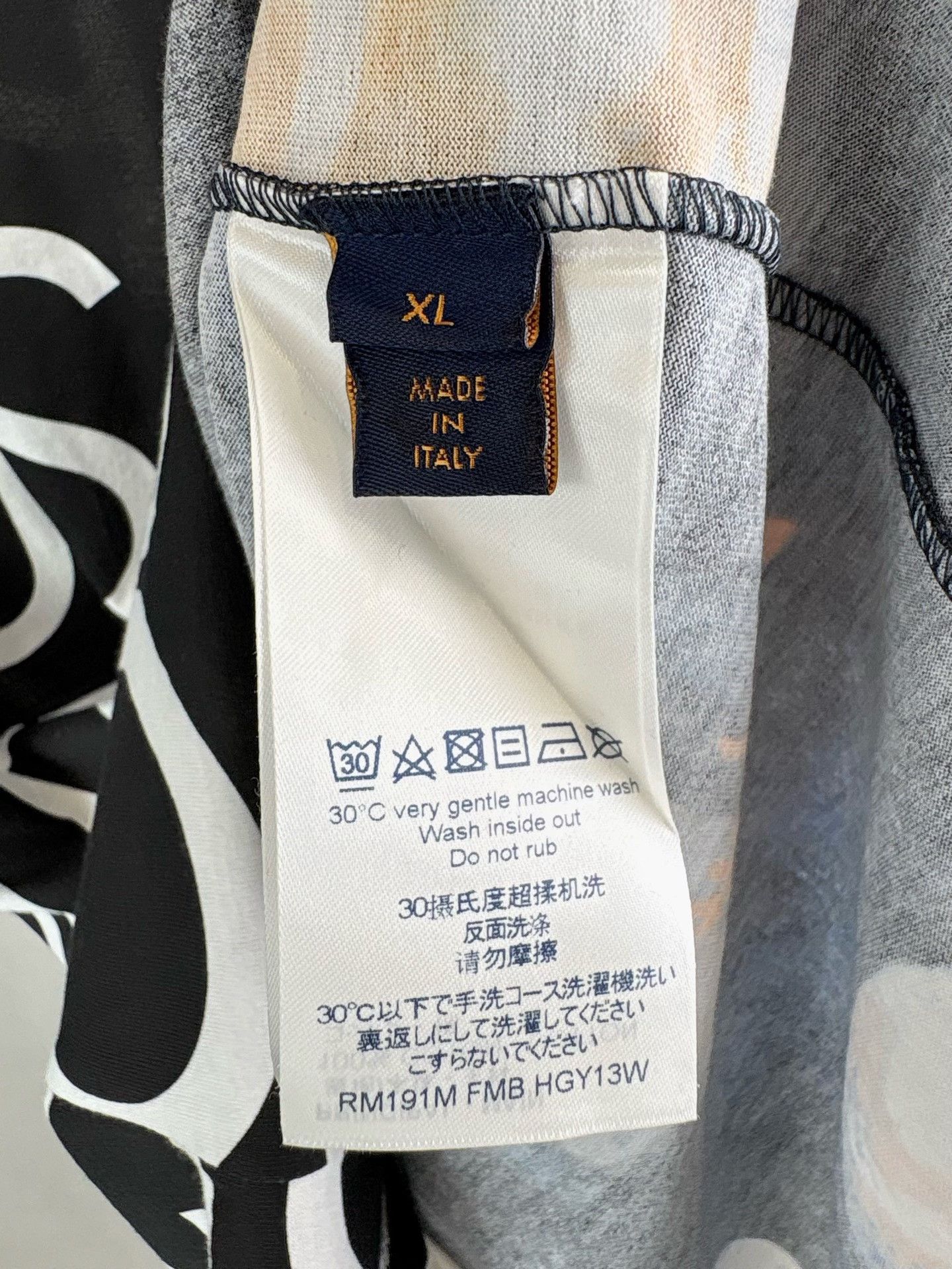 Louis Vuitton Louis Vuitton Planet Print Split T-Shirt XL Size US XL / EU 56 / 4 - 6 Thumbnail