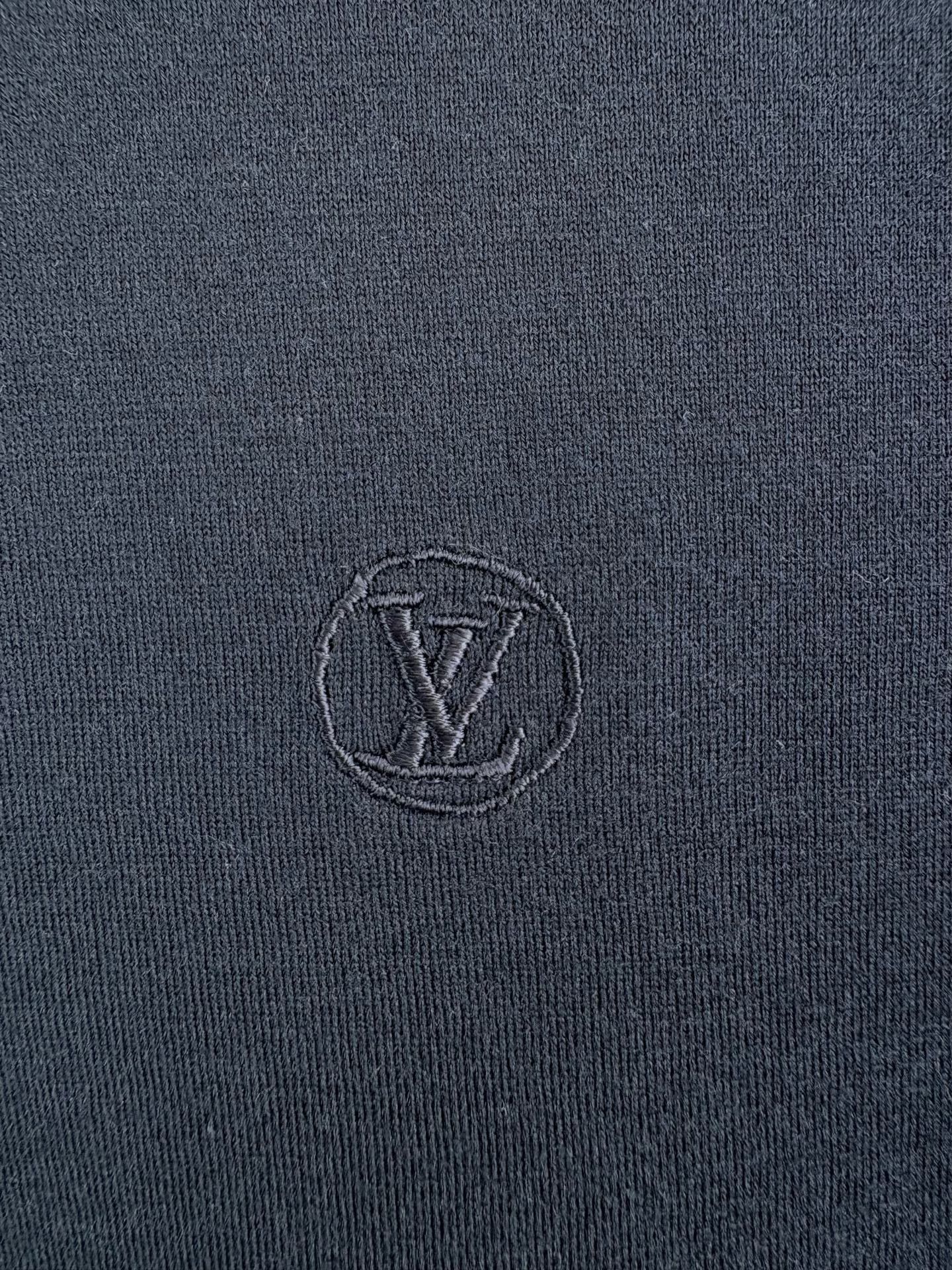Louis Vuitton Louis Vuitton Embroidered Logo T-Shirt XL Size US XL / EU 56 / 4 - 4 Thumbnail