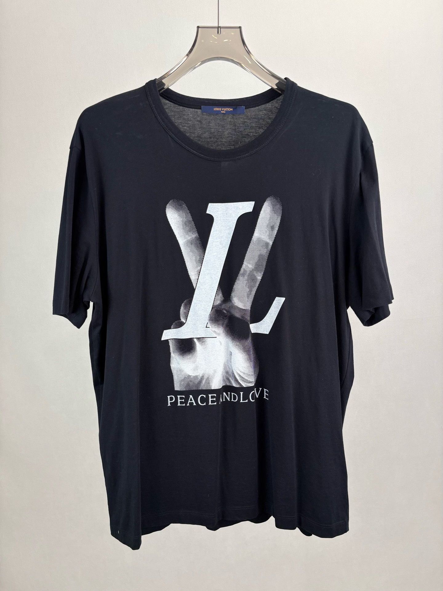 Louis Vuitton Louis Vuitton Peace and Love Graphic T-Shirt XL Size US XL / EU 56 / 4 - 2 Thumbnail