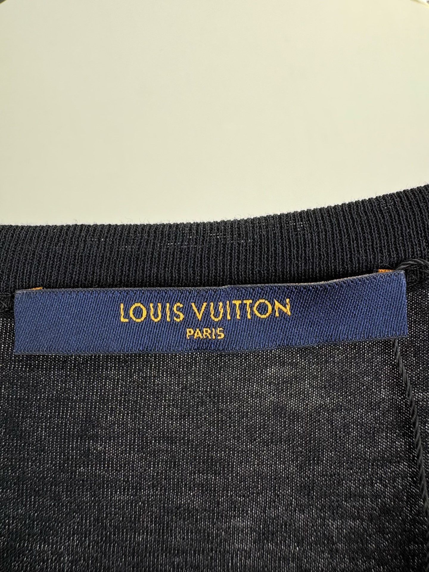 Louis Vuitton Louis Vuitton Peace and Love Graphic T-Shirt XL Size US XL / EU 56 / 4 - 5 Thumbnail
