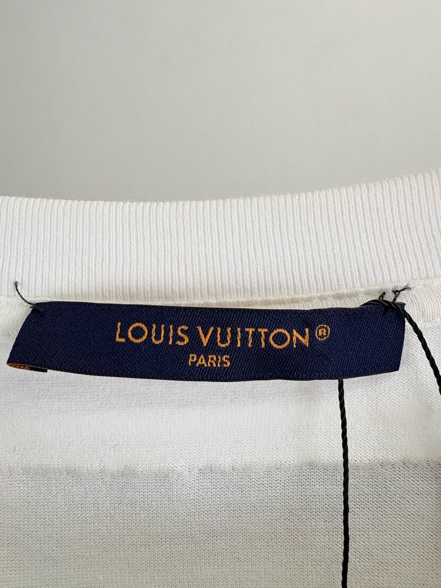 Louis Vuitton Louis Vuitton Room Graphic Graffiti T-Shirt XL Size US XL / EU 56 / 4 - 6 Thumbnail
