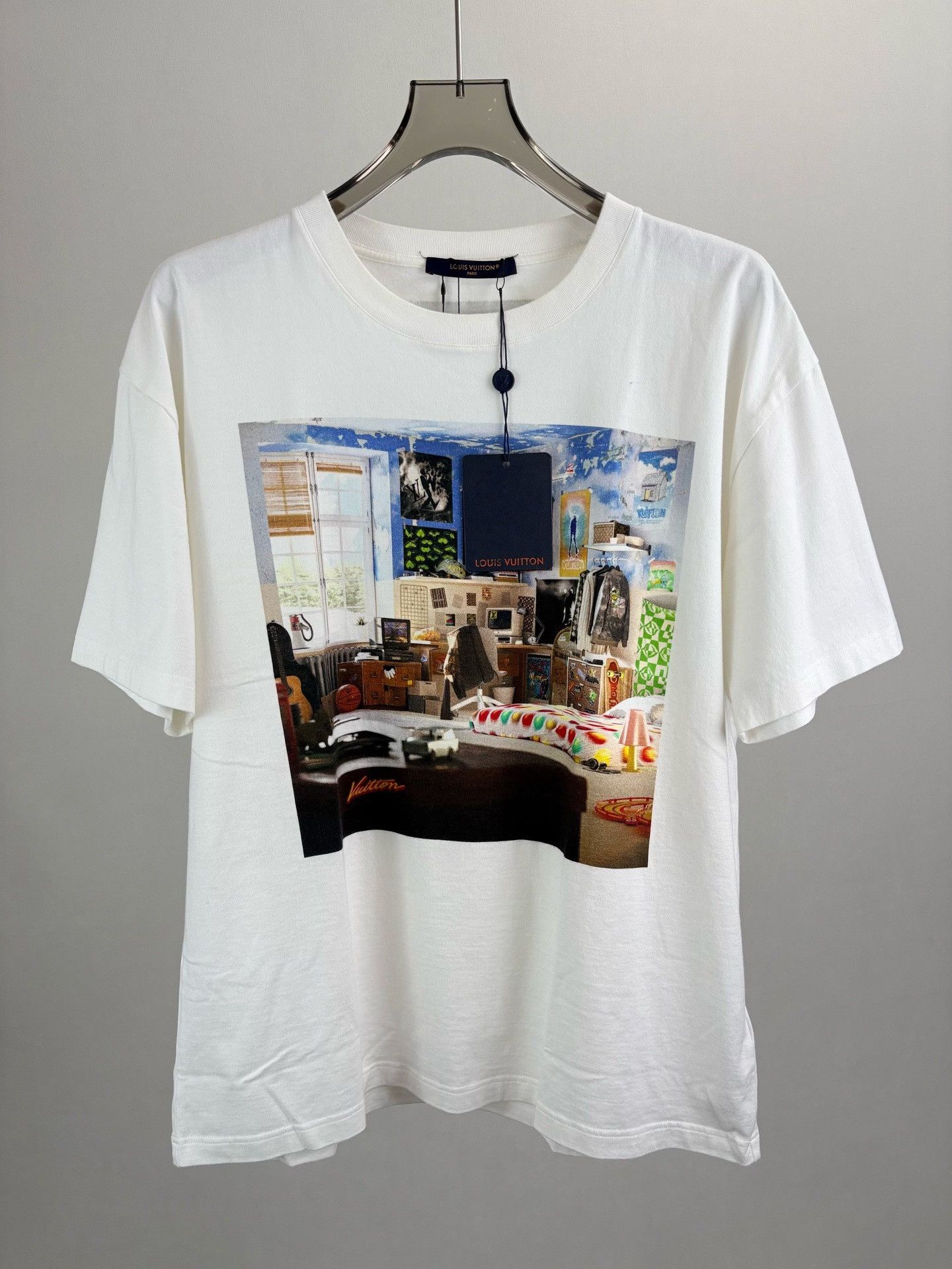 Louis Vuitton Louis Vuitton Room Graphic Graffiti T-Shirt XL Size US XL / EU 56 / 4 - 2 Thumbnail