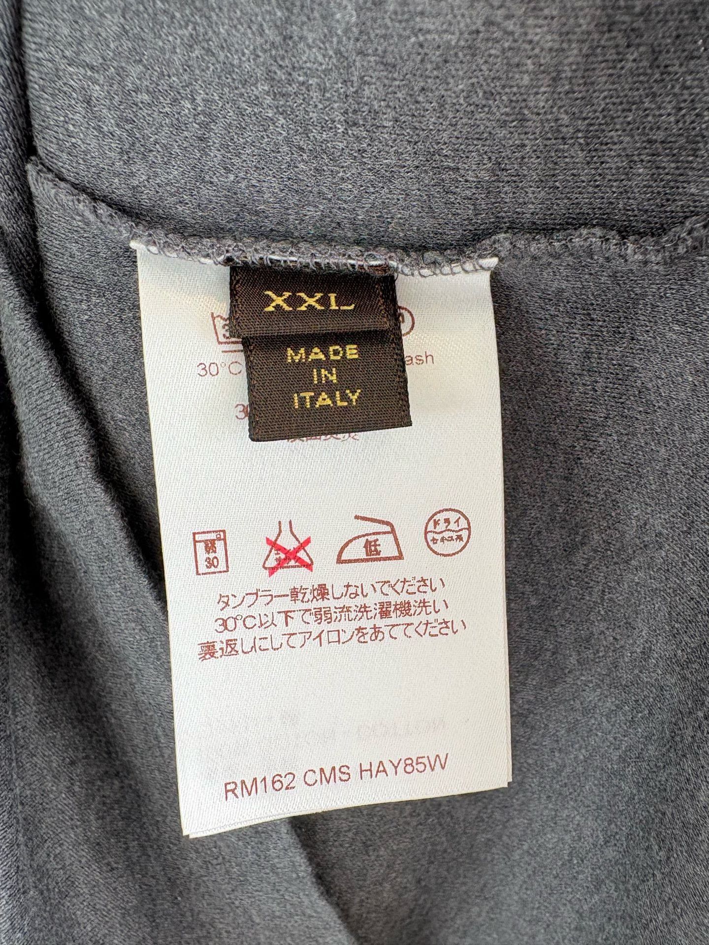 Louis Vuitton Louis Vuitton Embroidered Crest Grey T-Shirt XXL Size US XXL / EU 58 / 5 - 6 Thumbnail