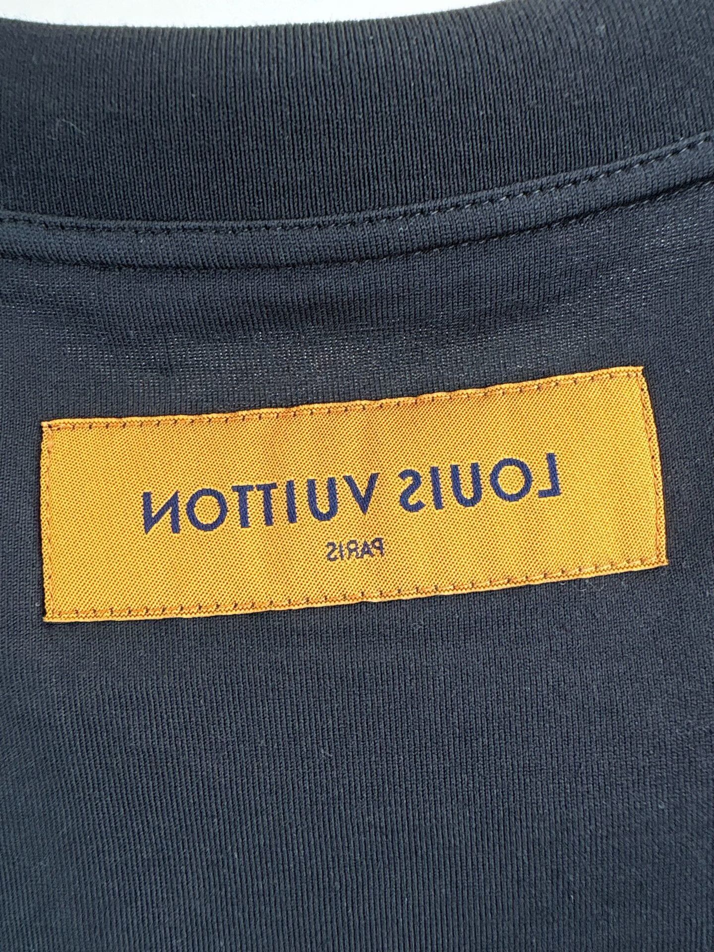 Louis Vuitton Louis Vuitton Embossed Logo T-Shirt XL Size US XL / EU 56 / 4 - 5 Thumbnail