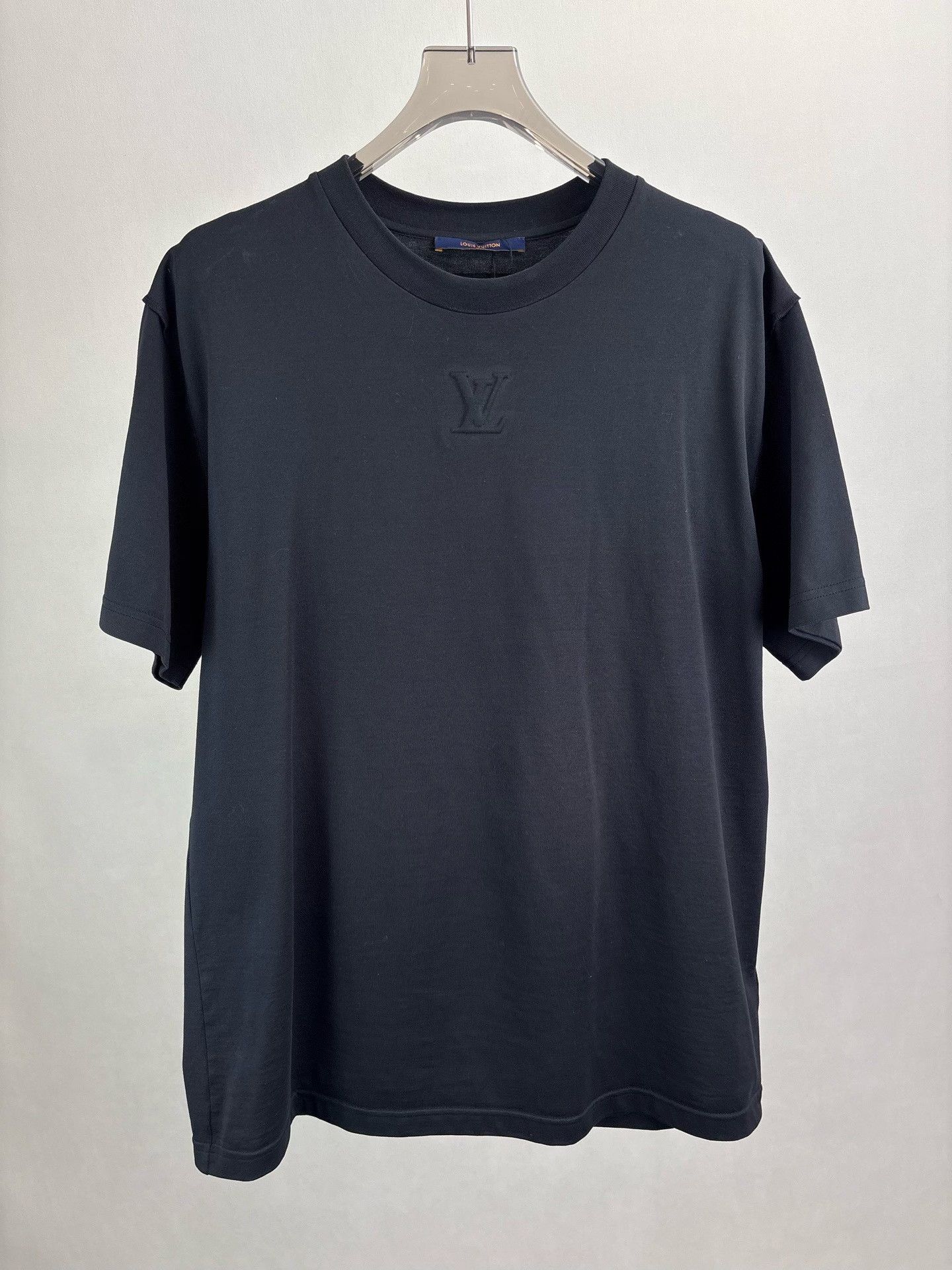 Louis Vuitton Louis Vuitton Embossed Logo T-Shirt XL Size US XL / EU 56 / 4 - 2 Thumbnail