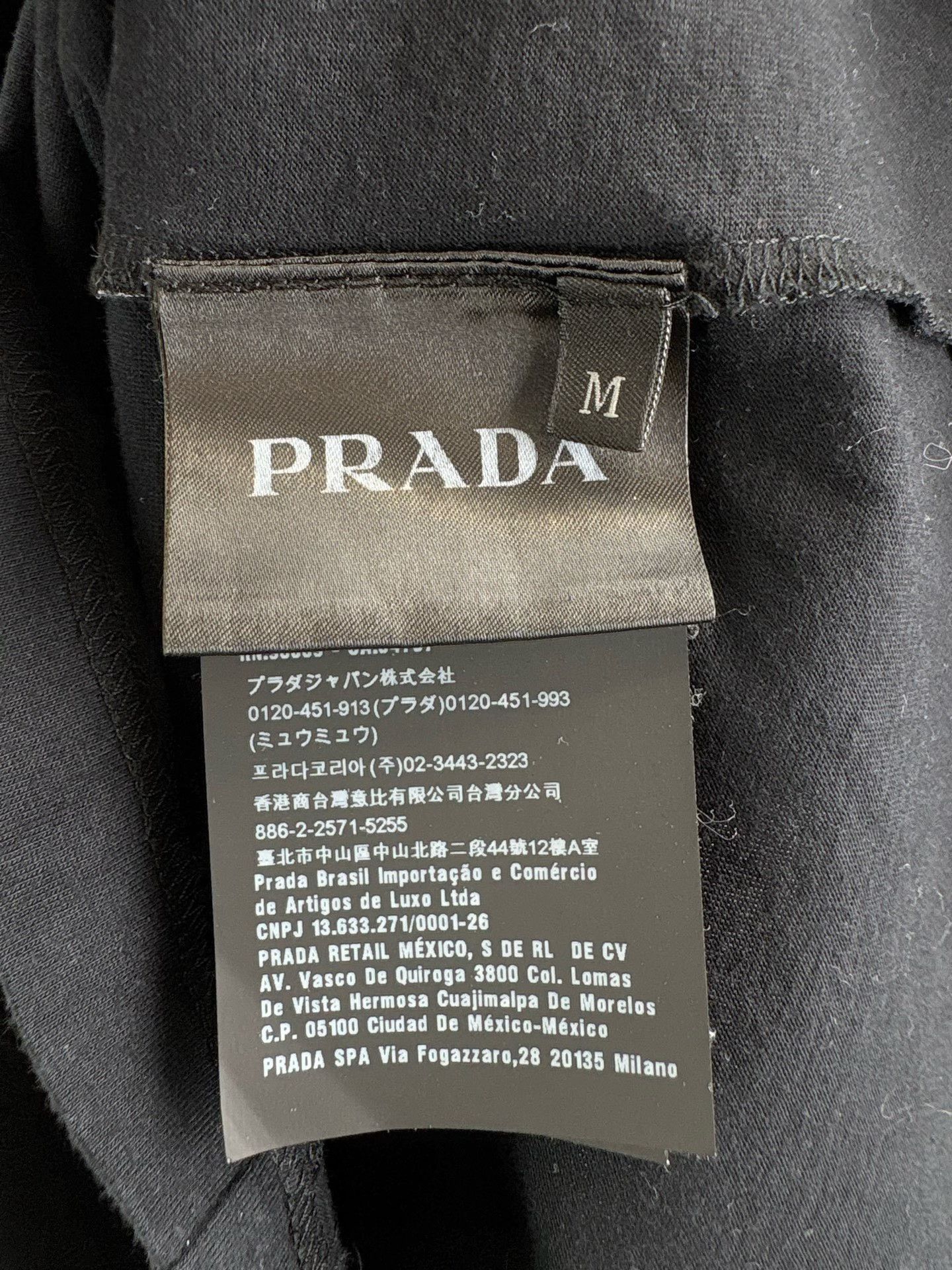 Prada Prada Re-Nylon Zip Pocket T-Shirt Size M Size US M / EU 48-50 / 2 - 6 Thumbnail