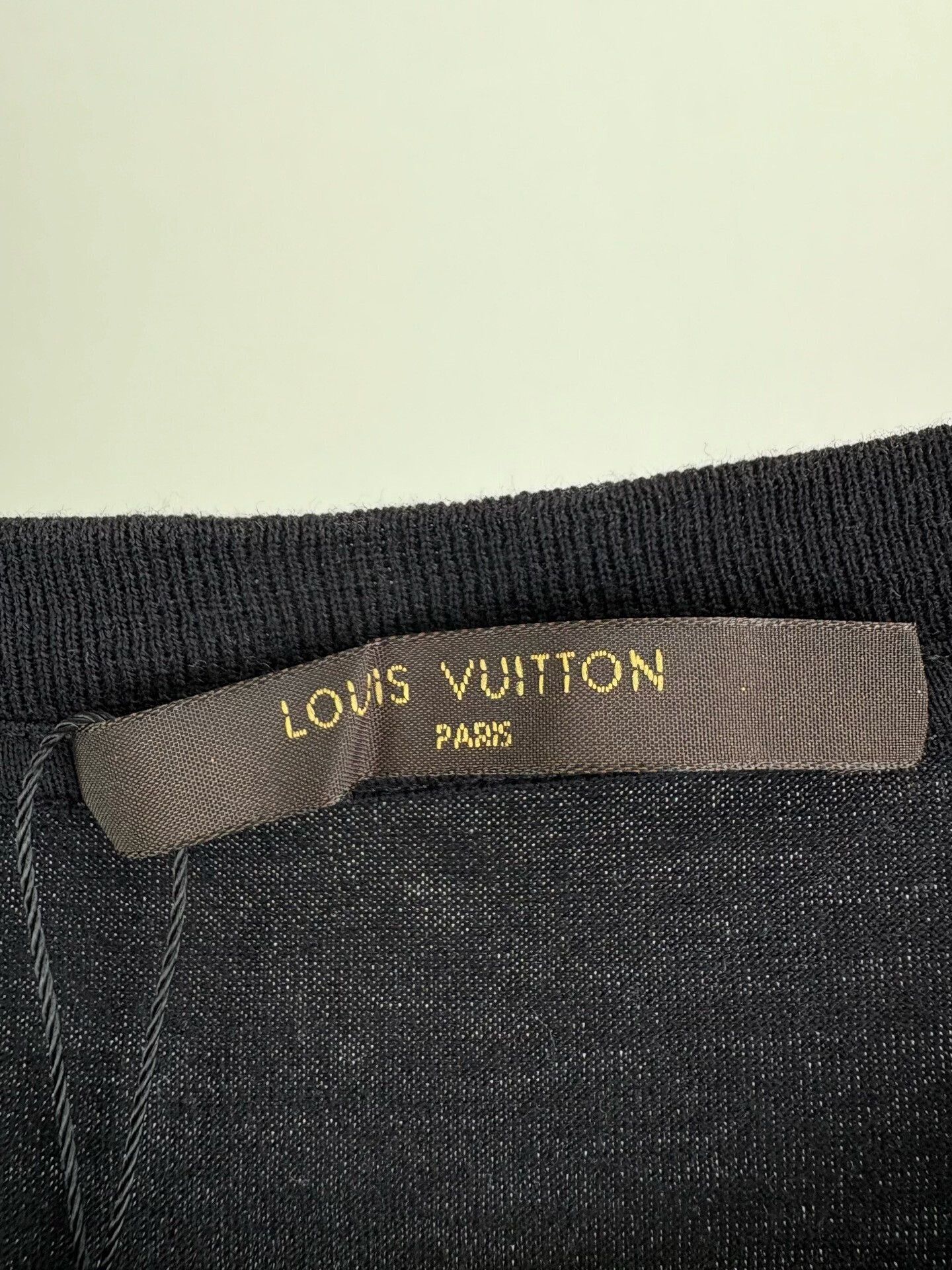 Louis Vuitton Louis Vuitton Red Logo Long Sleeve T-Shirt XL Size US XL / EU 56 / 4 - 5 Thumbnail