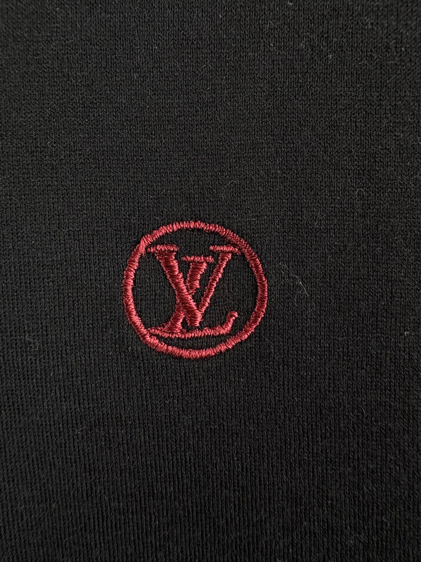 Louis Vuitton Louis Vuitton Red Logo Long Sleeve T-Shirt XL Size US XL / EU 56 / 4 - 4 Thumbnail