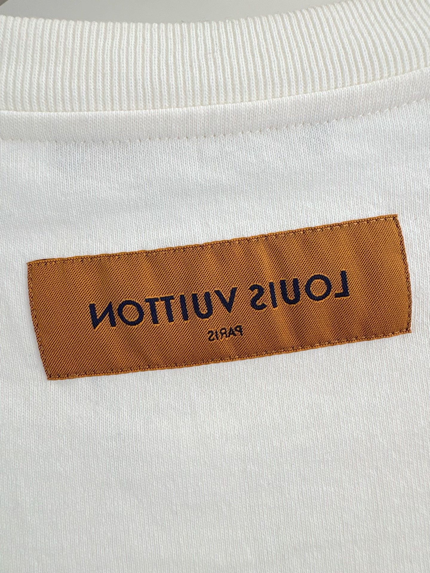 Louis Vuitton Louis Vuitton Embroidered Logo T-Shirt XL Size US XL / EU 56 / 4 - 5 Thumbnail