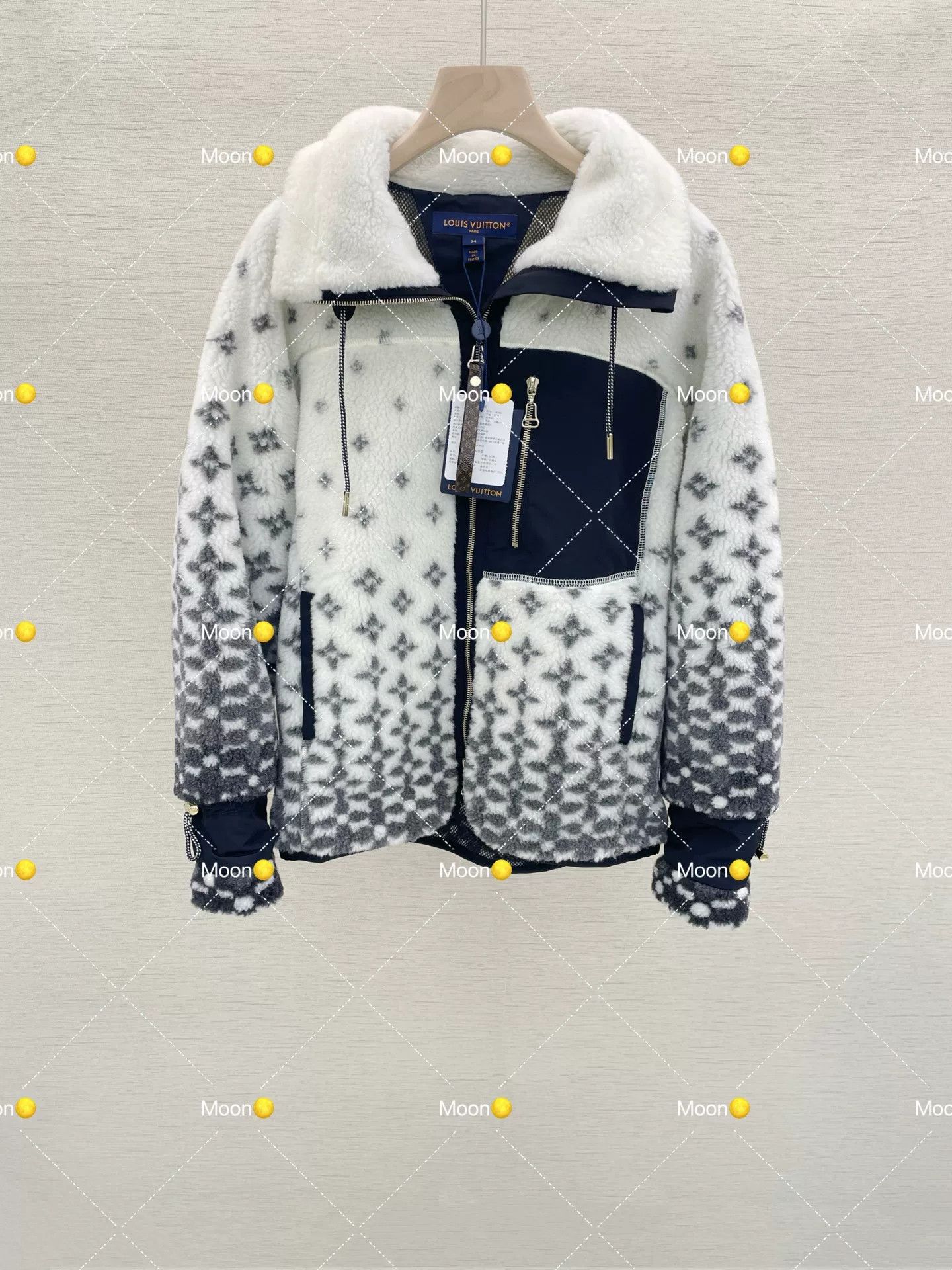 Louis Vuitton Louis Vuitton Gradient Logo Teddy Coat Size XXS / US 00 / IT 34 - 2 Thumbnail