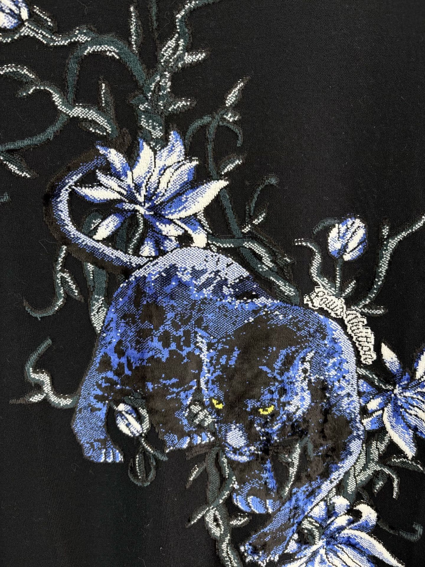 Louis Vuitton Louis Vuitton Panther Flocked T-Shirt Size XL Size US XL / EU 56 / 4 - 4 Thumbnail