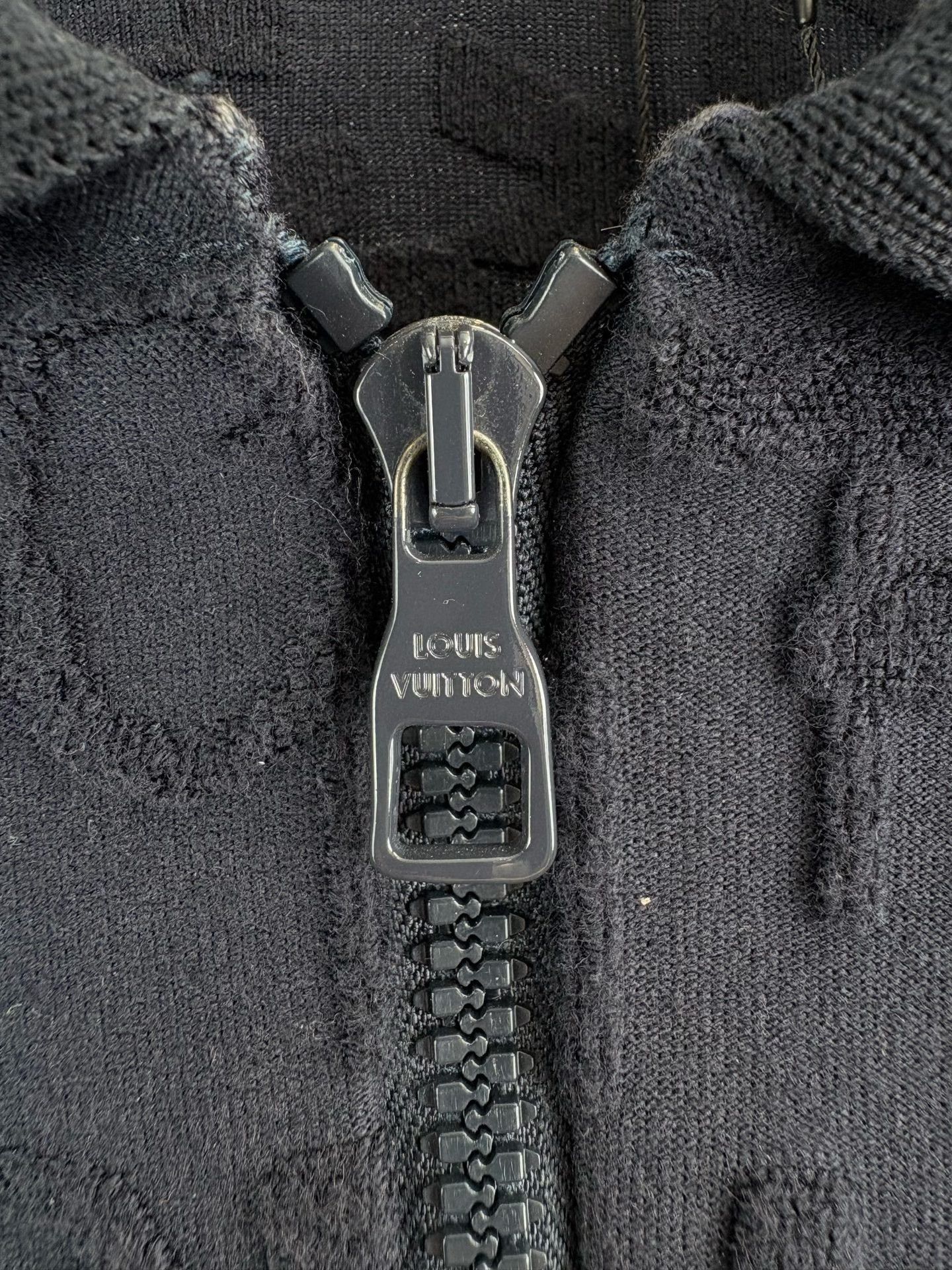 Louis Vuitton Louis Vuitton Flocked Monogram Half-Zip Polo XL Size US XL / EU 56 / 4 - 4 Thumbnail