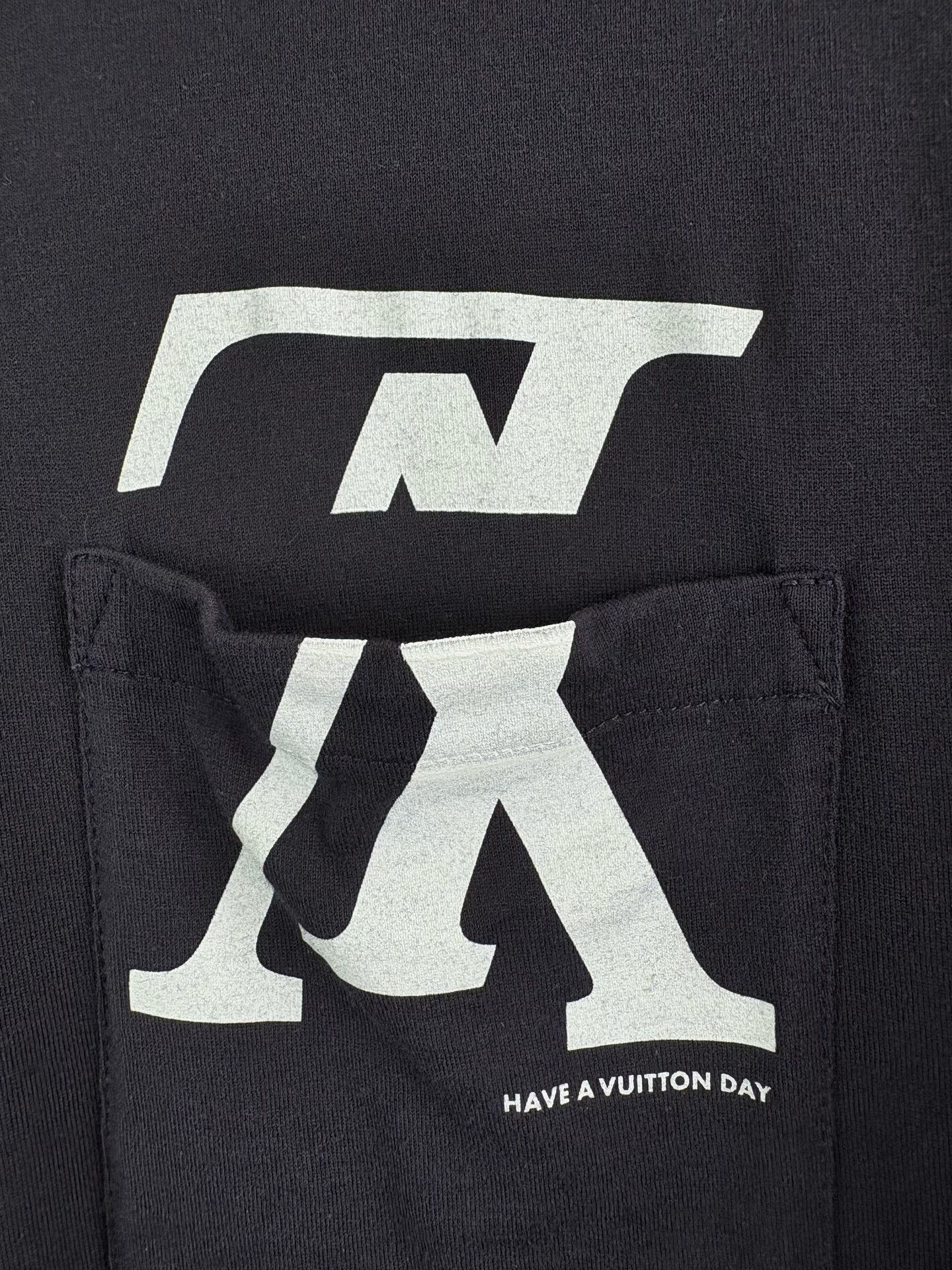 Louis Vuitton Louis Vuitton Forever Logo Pocket T-Shirt XL Size US XL / EU 56 / 4 - 4 Thumbnail