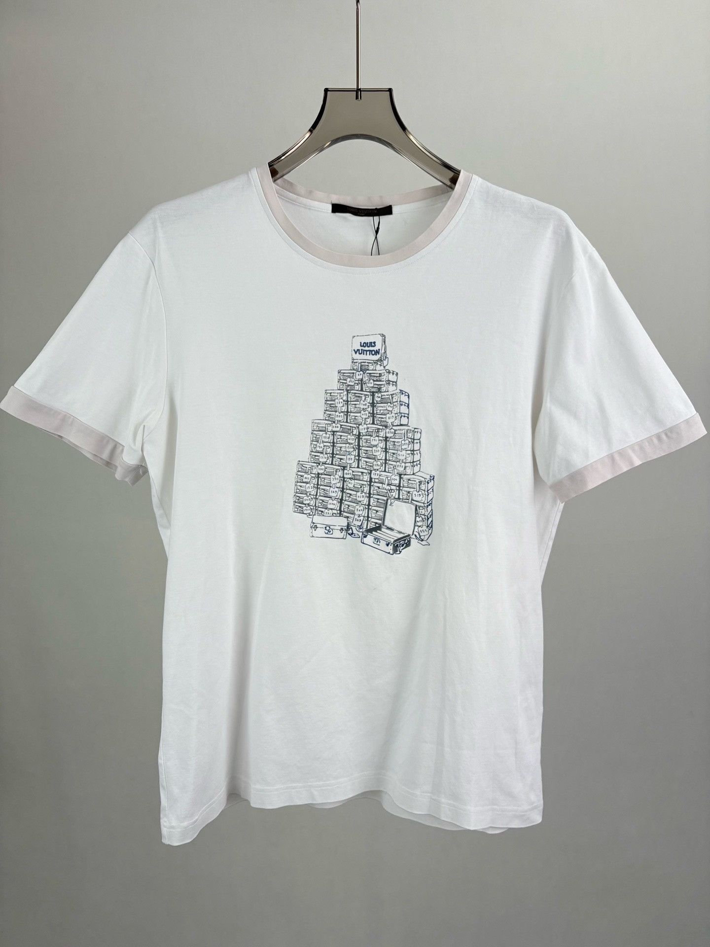 Louis Vuitton Louis Vuitton Graphic Trunk T-Shirt XL Size US XL / EU 56 / 4 - 2 Thumbnail