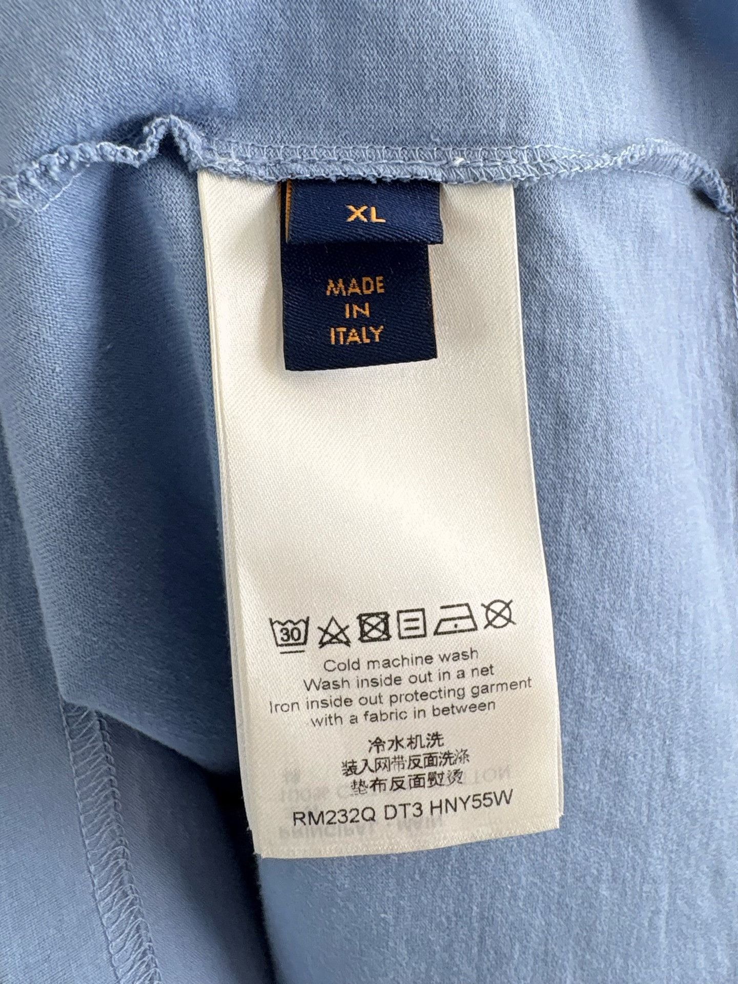 Louis Vuitton Louis Vuitton Embossed Logo T-Shirt Size XL Size US XL / EU 56 / 4 - 7 Thumbnail