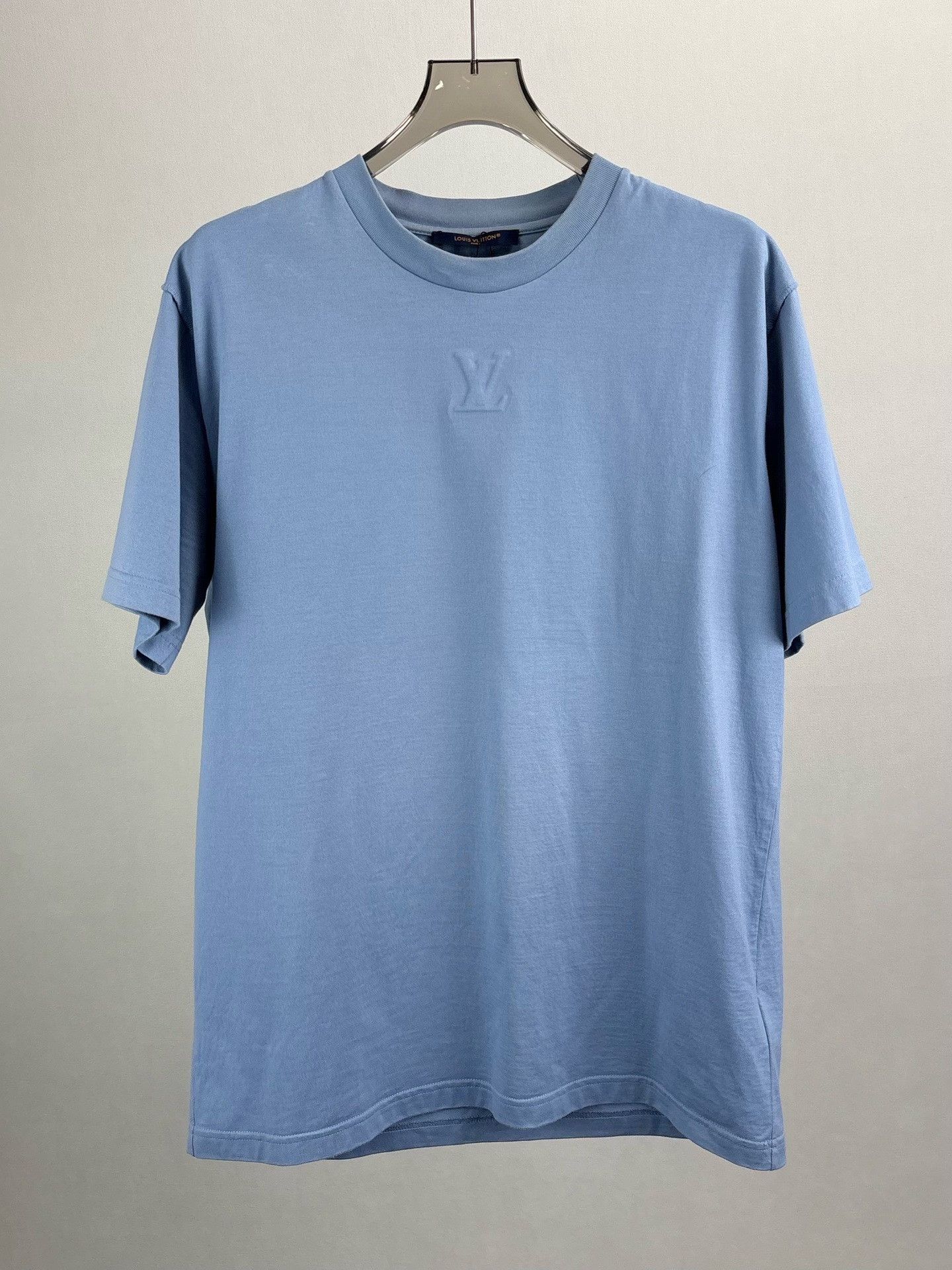 Louis Vuitton Louis Vuitton Embossed Logo T-Shirt Size XL Size US XL / EU 56 / 4 - 2 Thumbnail