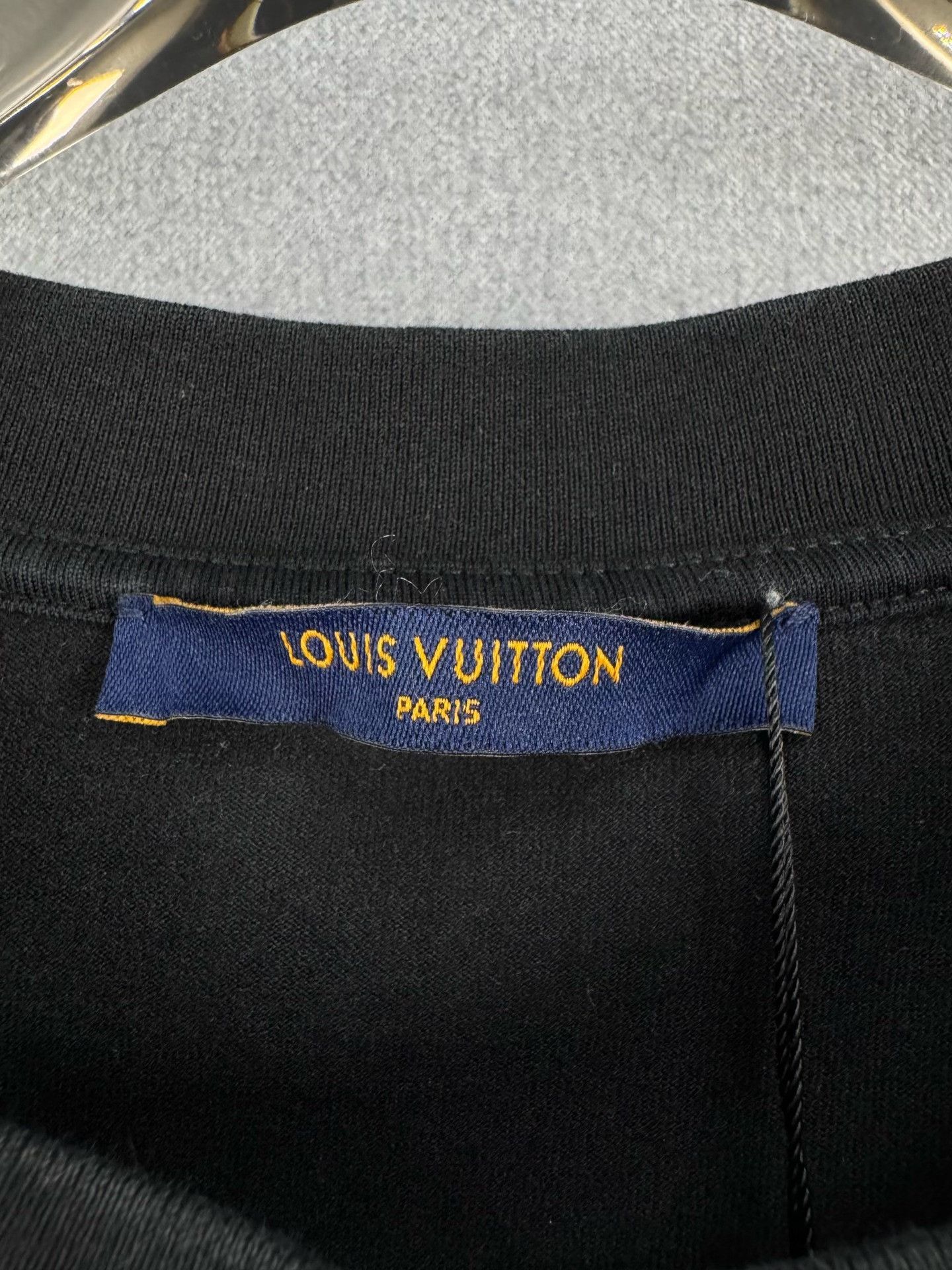 Louis Vuitton Louis Vuitton LV x NBA Patch T-Shirt Size M Size US M / EU 48-50 / 2 - 5 Thumbnail