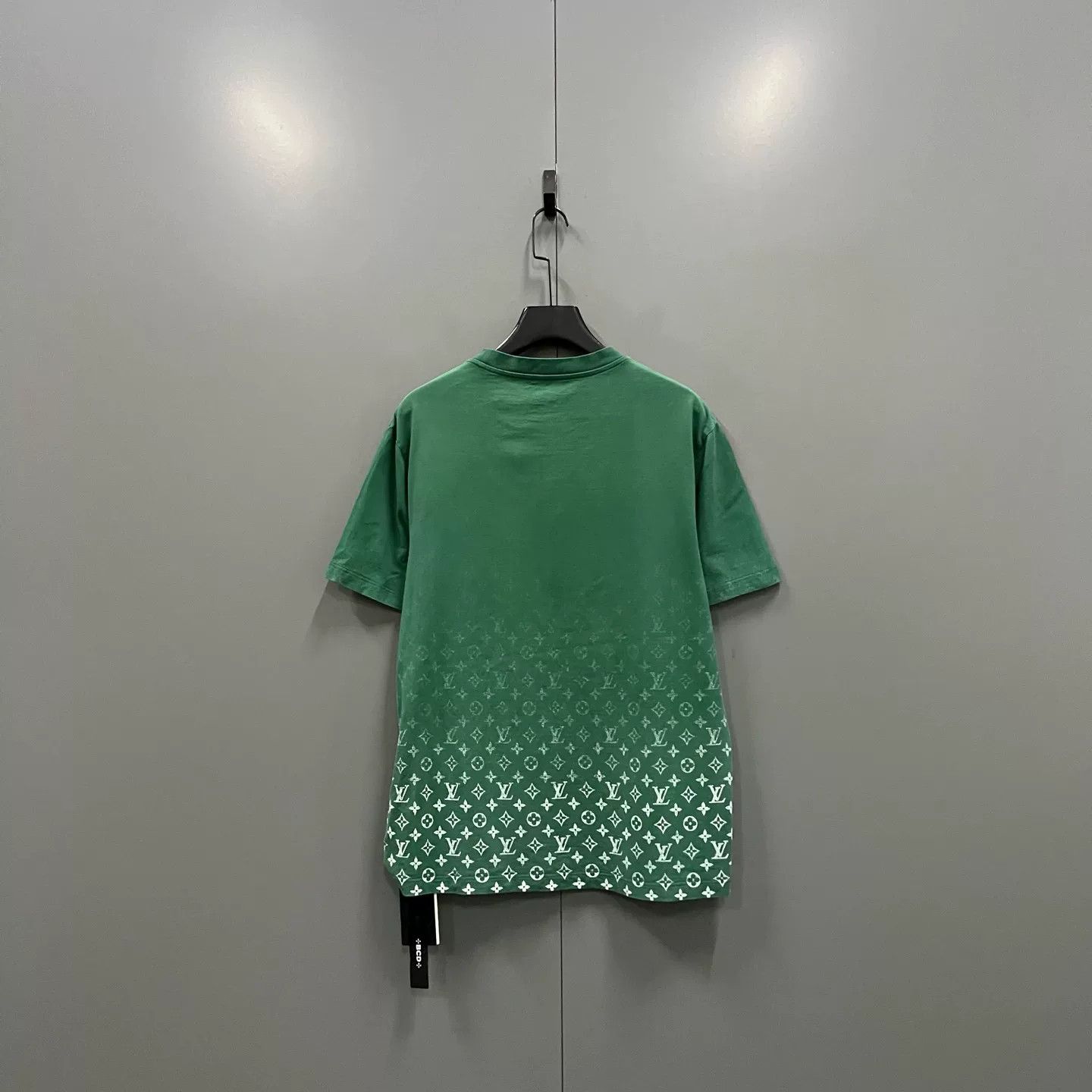 Louis Vuitton Louis Vuitton Monogram Gradient T-Shirt XL Size US XL / EU 56 / 4 - 3 Thumbnail