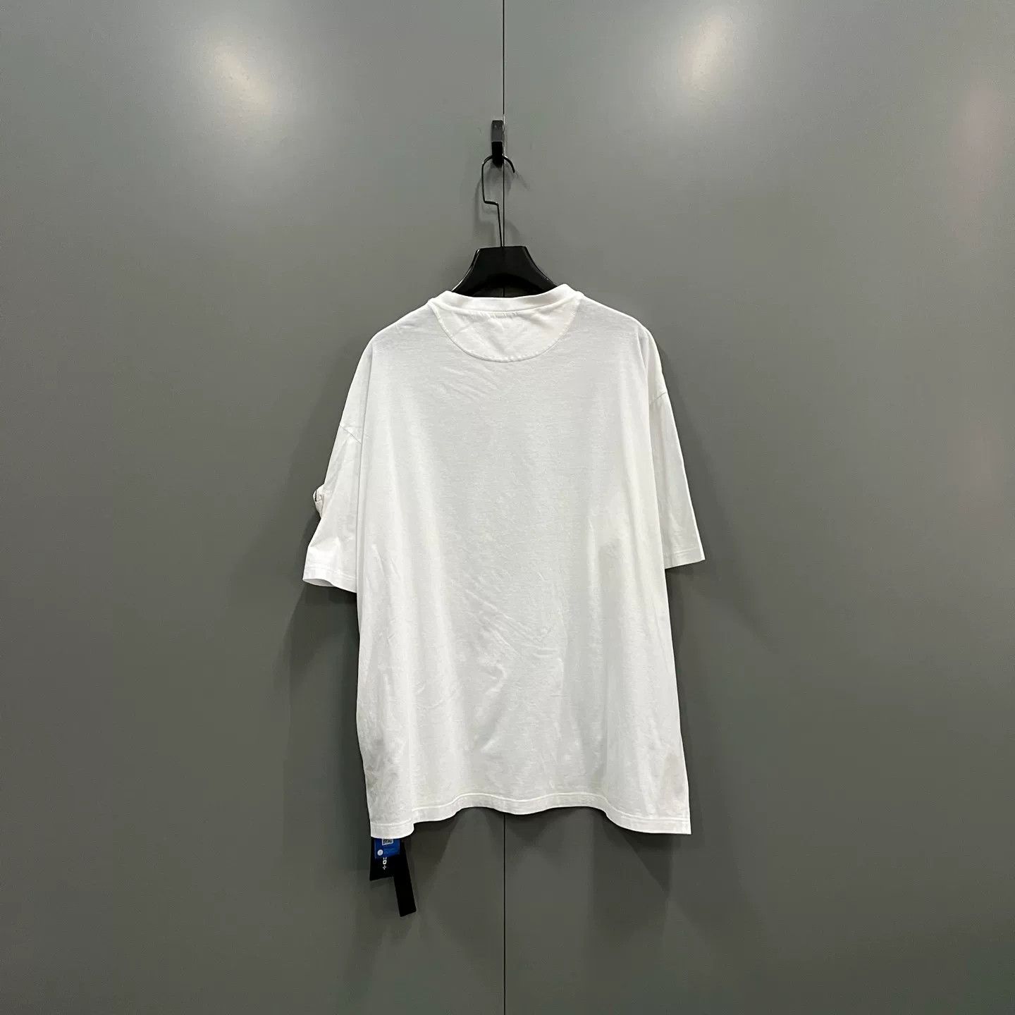 Prada Prada Triangle Logo Pocket T-Shirt Size L Size US L / EU 52-54 / 3 - 3 Thumbnail