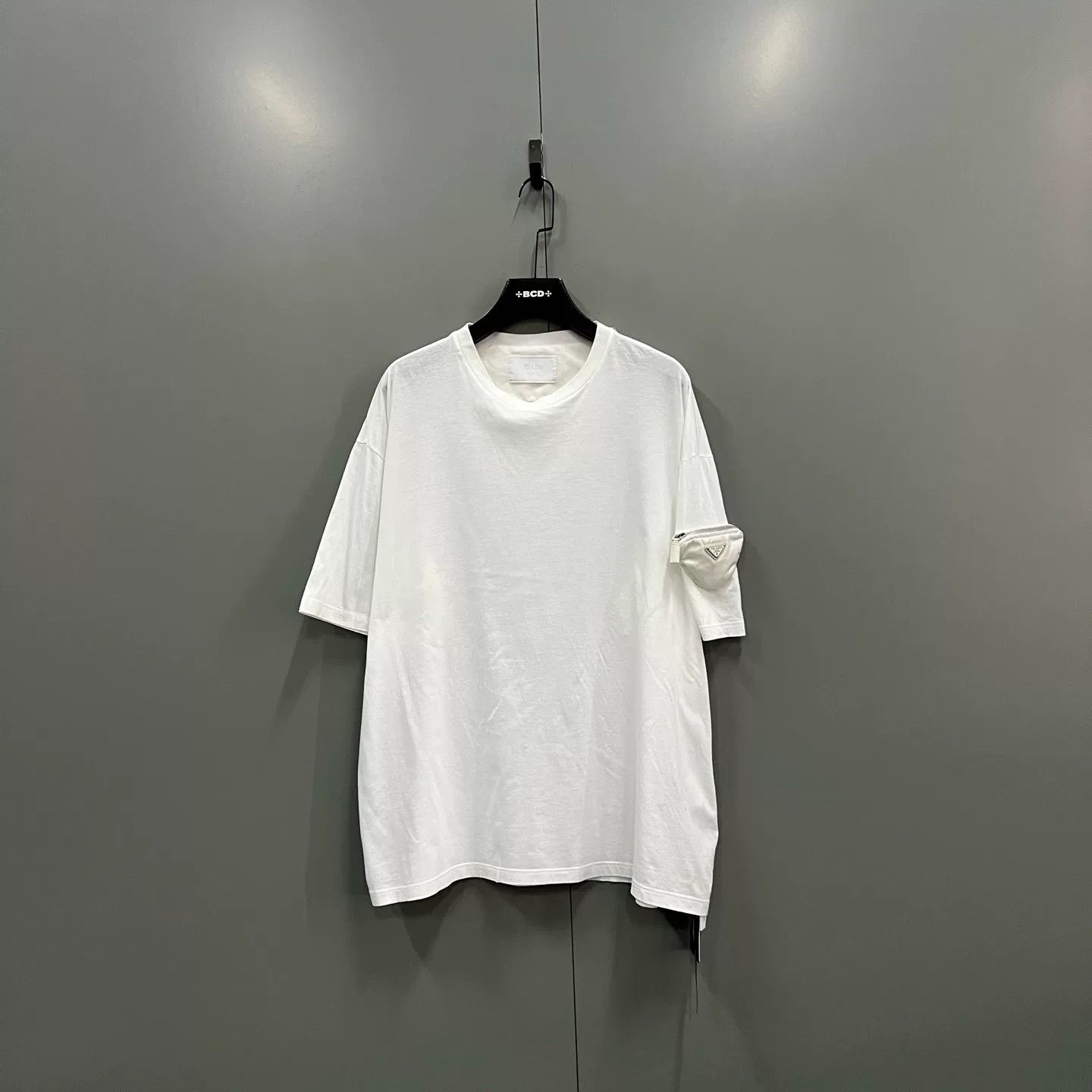 Prada Prada Triangle Logo Pocket T-Shirt Size L Size US L / EU 52-54 / 3 - 2 Thumbnail