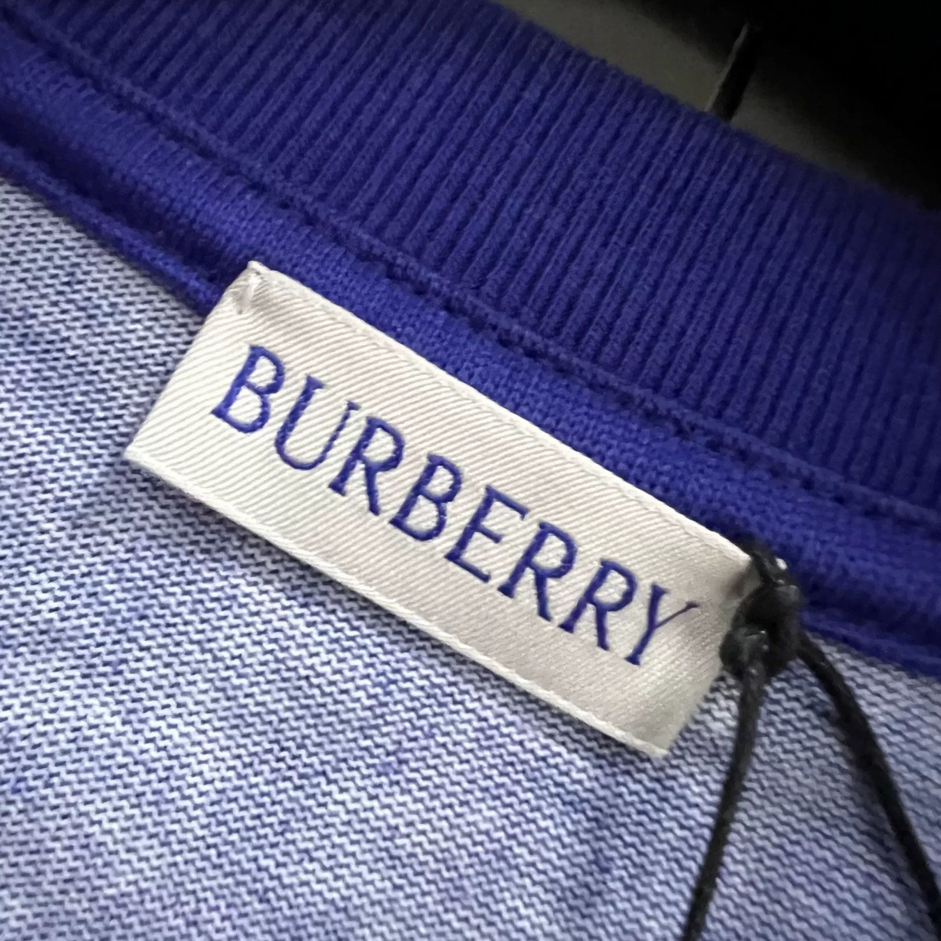 Burberry Burberry Swan Print T-Shirt XS Size US XS / EU 42 / 0 - 4 Thumbnail