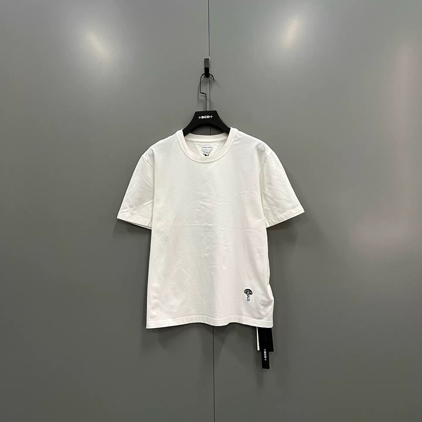 Bottega Veneta Bottega Veneta Embroidered Logo T-Shirt L Size US L / EU 52-54 / 3 - 2 Thumbnail