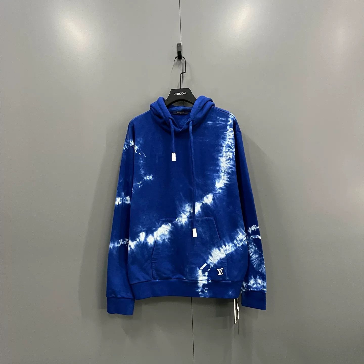 Louis Vuitton Louis Vuitton Tie-Dye Metal Logo Hoodie XL Size US XL / EU 56 / 4 - 2 Thumbnail
