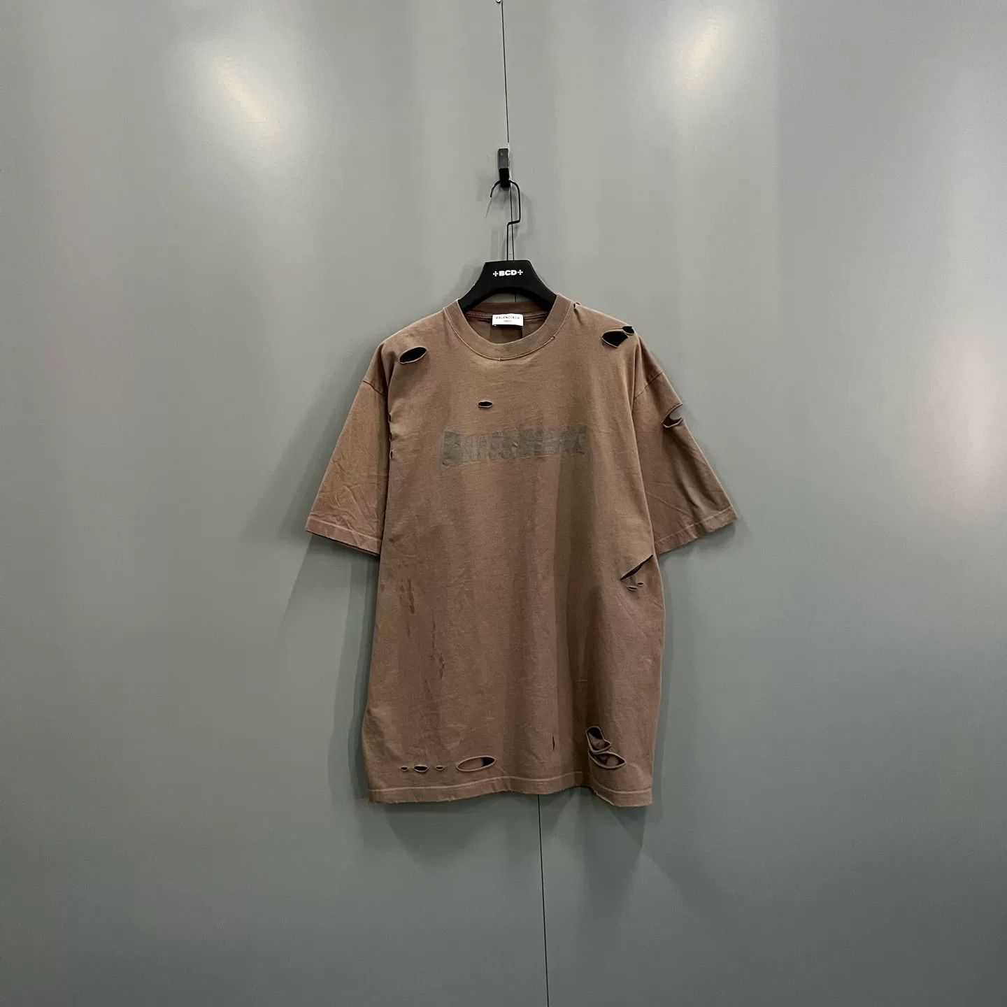 Balenciaga Balenciaga Distressed Logo T-Shirt Size XS Size US XS / EU 42 / 0 - 2 Thumbnail