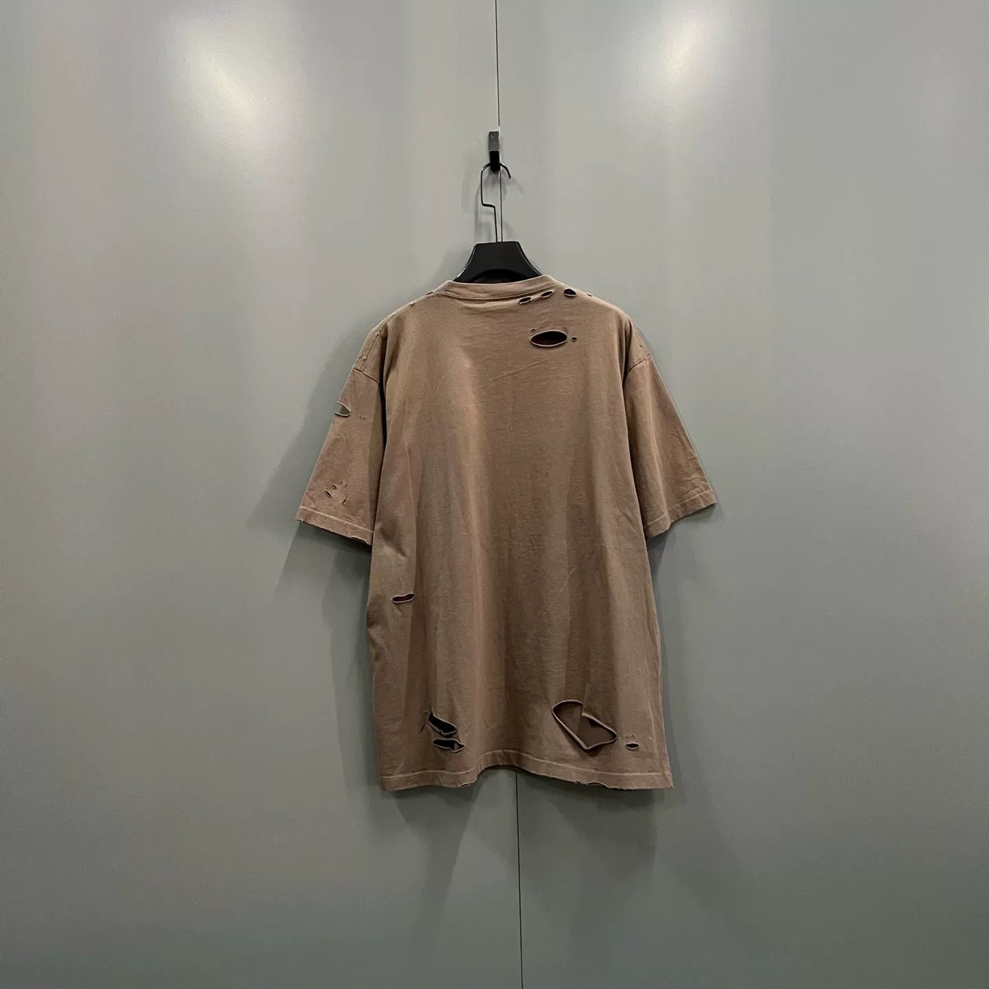 Balenciaga Balenciaga Distressed Logo T-Shirt Size XS Size US XS / EU 42 / 0 - 3 Thumbnail