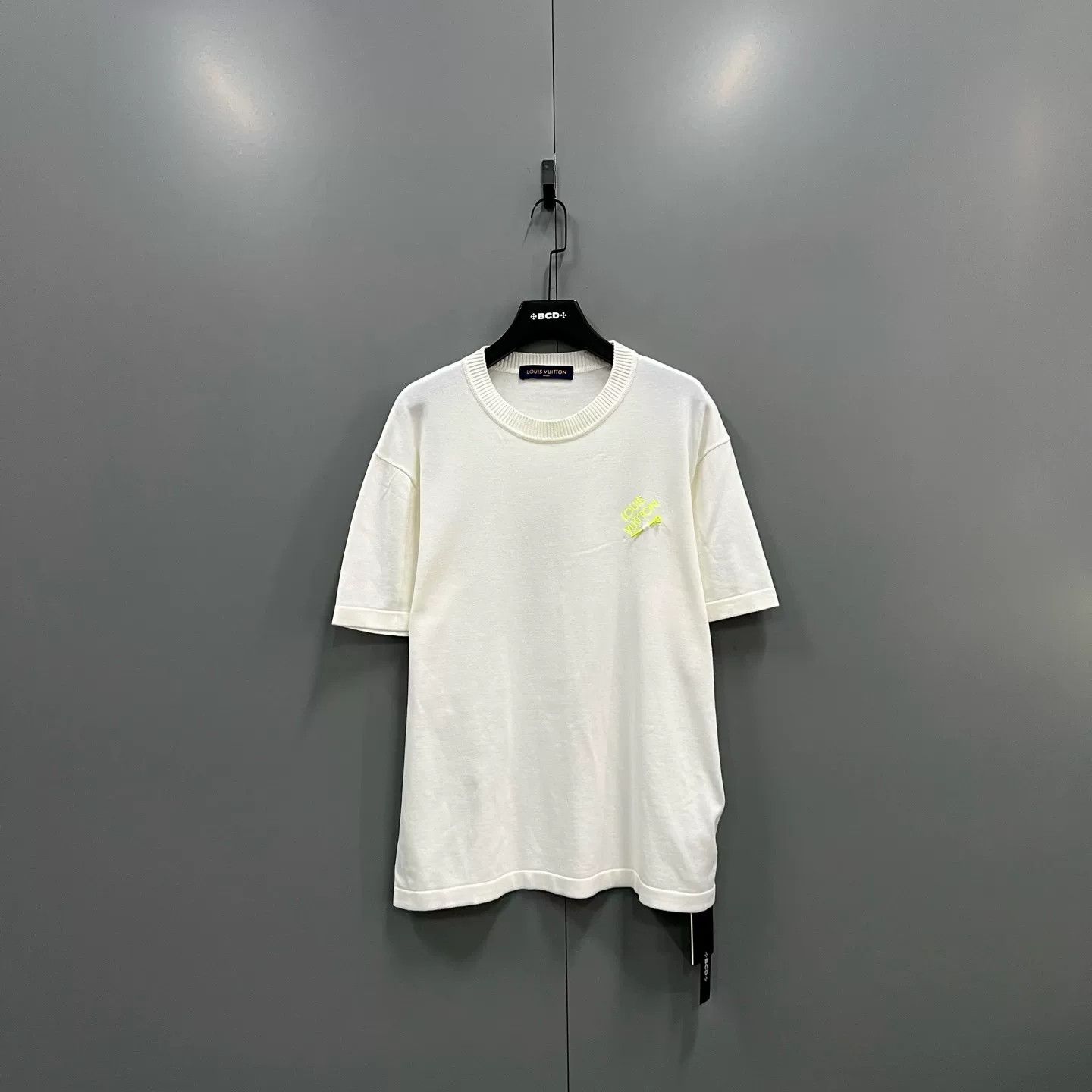 Louis Vuitton Louis Vuitton Pin Logo T-Shirt L Size US L / EU 52-54 / 3 - 2 Thumbnail