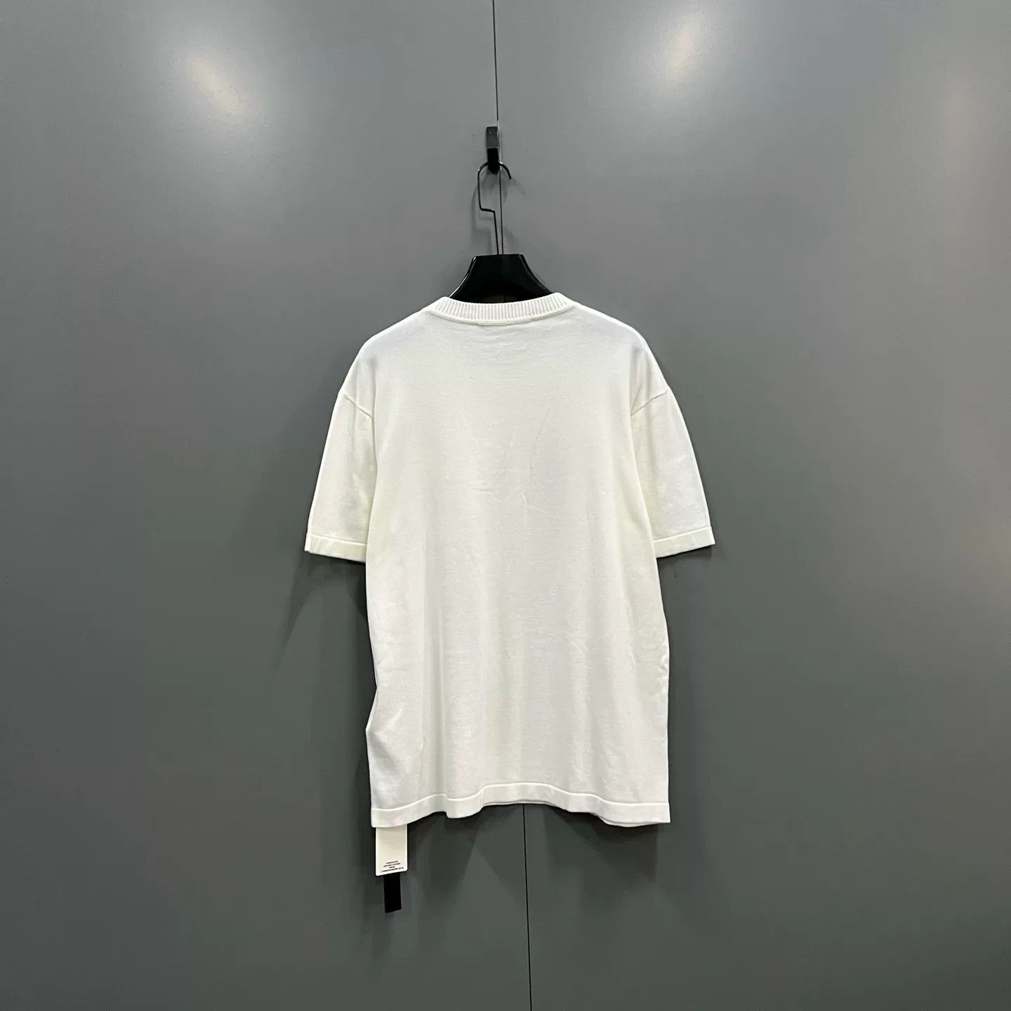 Louis Vuitton Louis Vuitton Pin Logo T-Shirt L Size US L / EU 52-54 / 3 - 3 Thumbnail