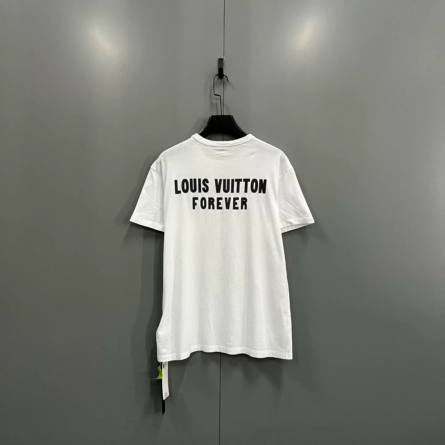 Louis Vuitton Louis Vuitton Inverted Logo Pocket T-Shirt S Size US S / EU 44-46 / 1 - 3 Thumbnail