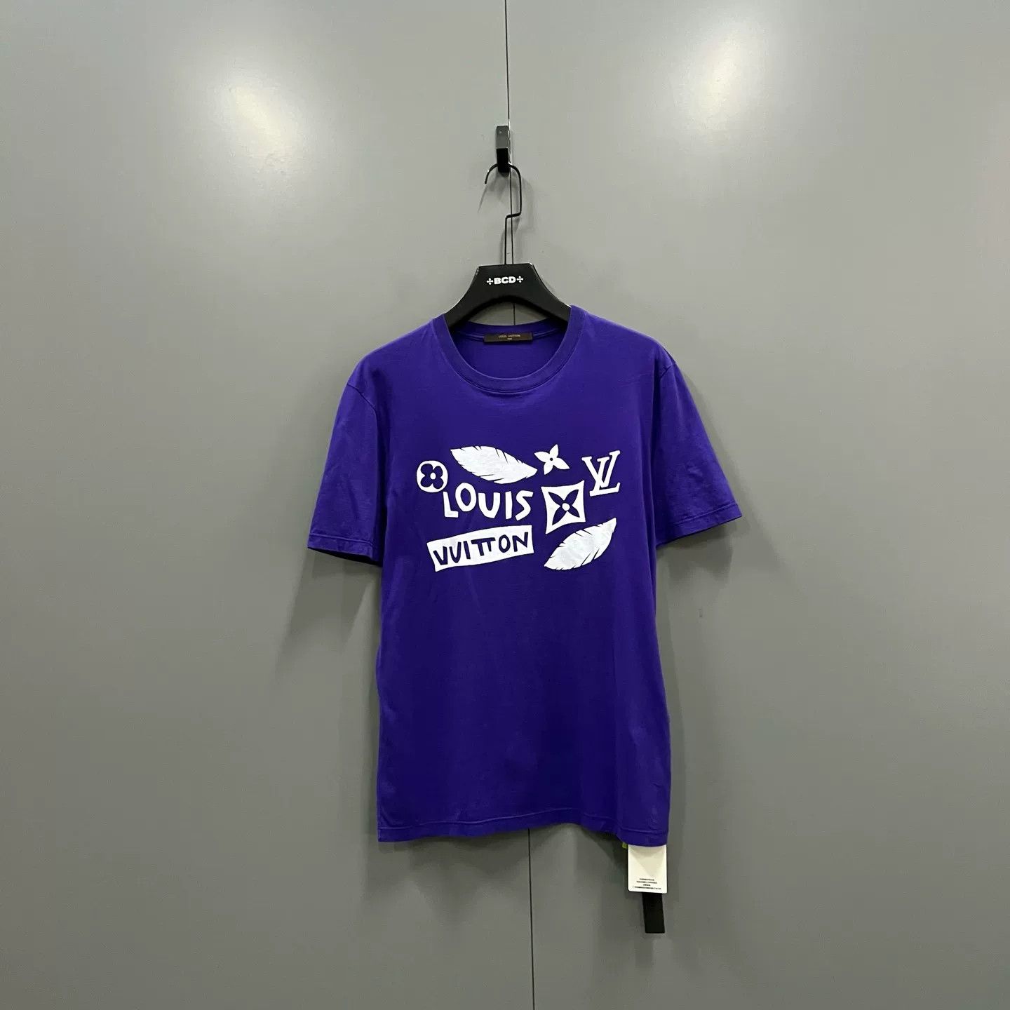 Louis Vuitton Louis Vuitton Feather Logo Graphic T-Shirt M Size US M / EU 48-50 / 2 - 2 Thumbnail