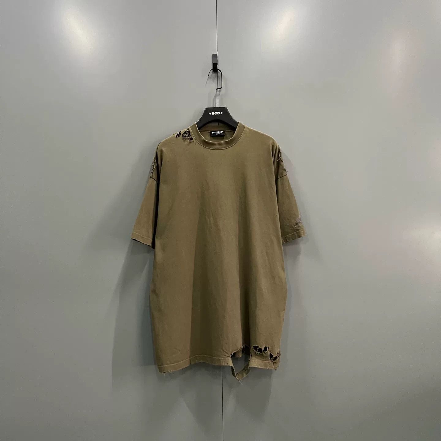 Balenciaga Balenciaga Distressed Short Sleeve T-Shirt Size 3 Size US L / EU 52-54 / 3 - 2 Thumbnail