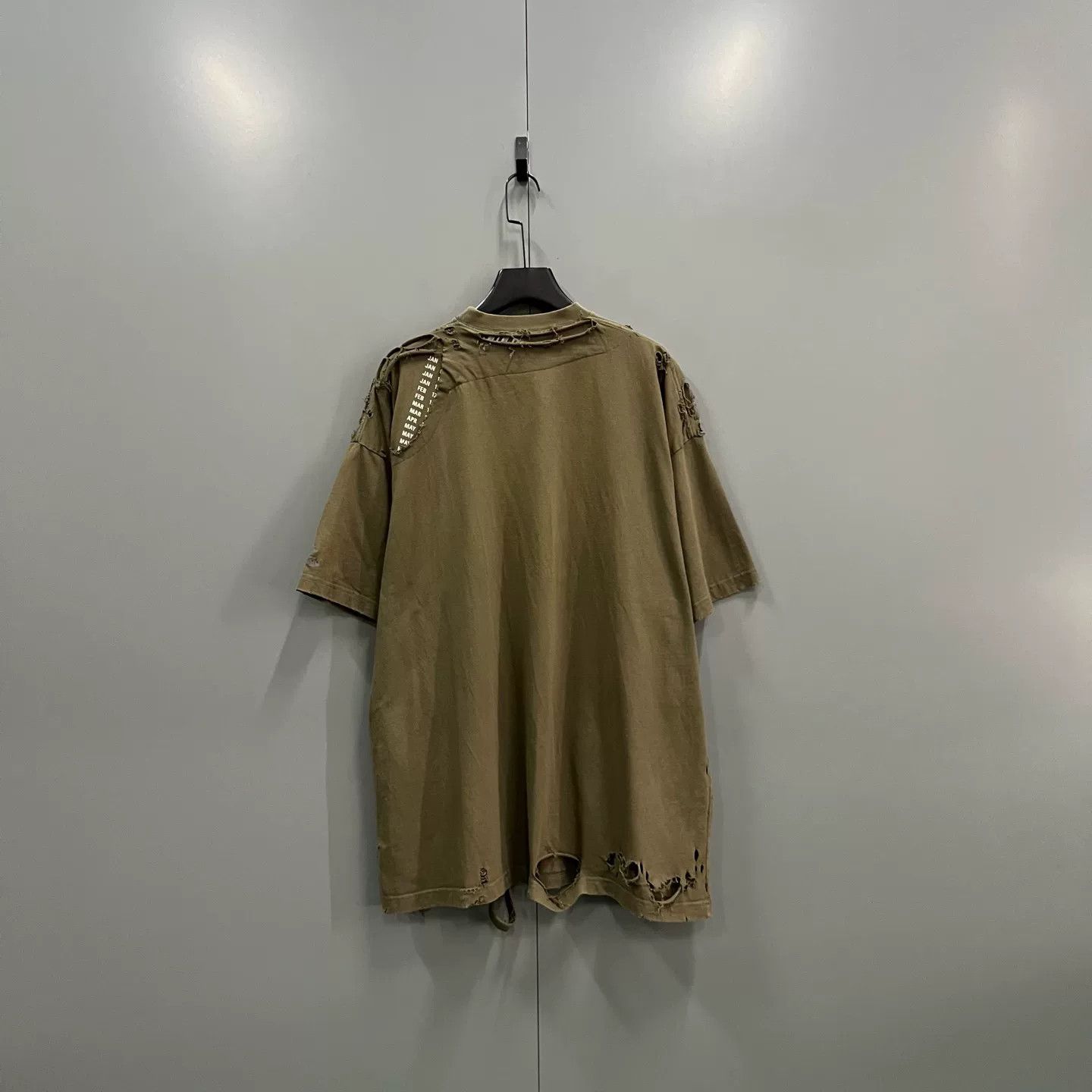 Balenciaga Balenciaga Distressed Short Sleeve T-Shirt Size 3 Size US L / EU 52-54 / 3 - 3 Thumbnail