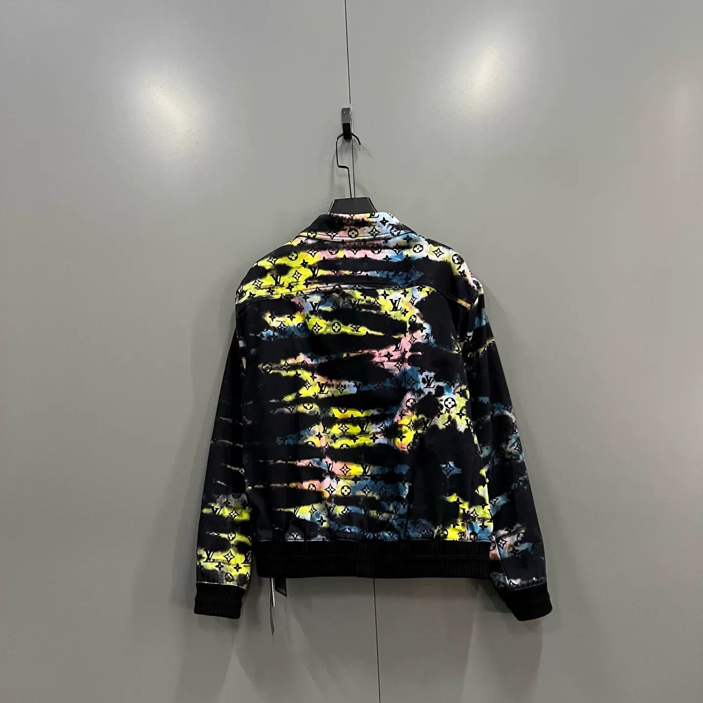 Louis Vuitton Louis Vuitton Monogram Tie-Dye Denim Jacket Size M Size US M / EU 48-50 / 2 - 3 Thumbnail