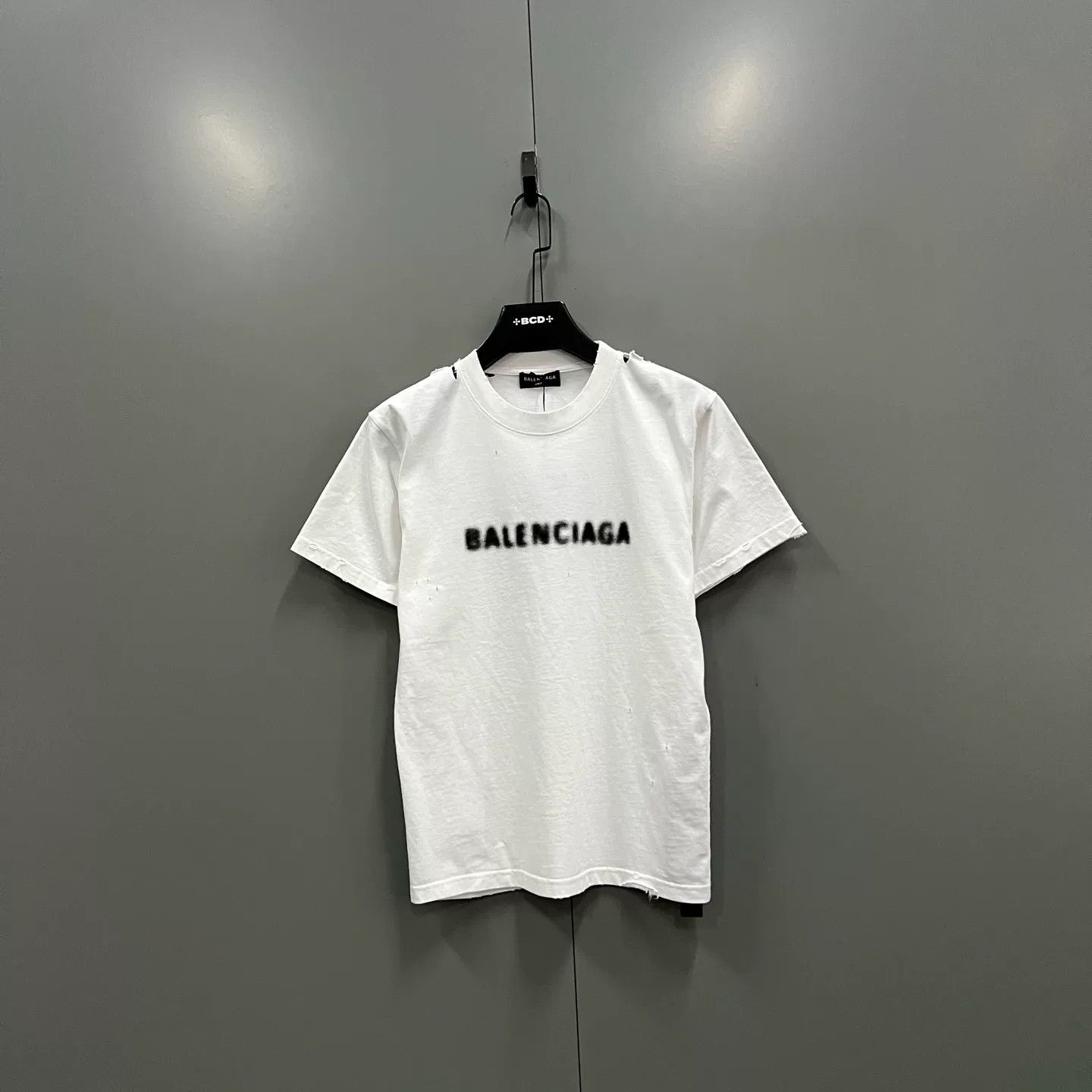 Balenciaga Balenciaga Blurred Logo Distressed T-Shirt Size S Size US S / EU 44-46 / 1 - 2 Thumbnail