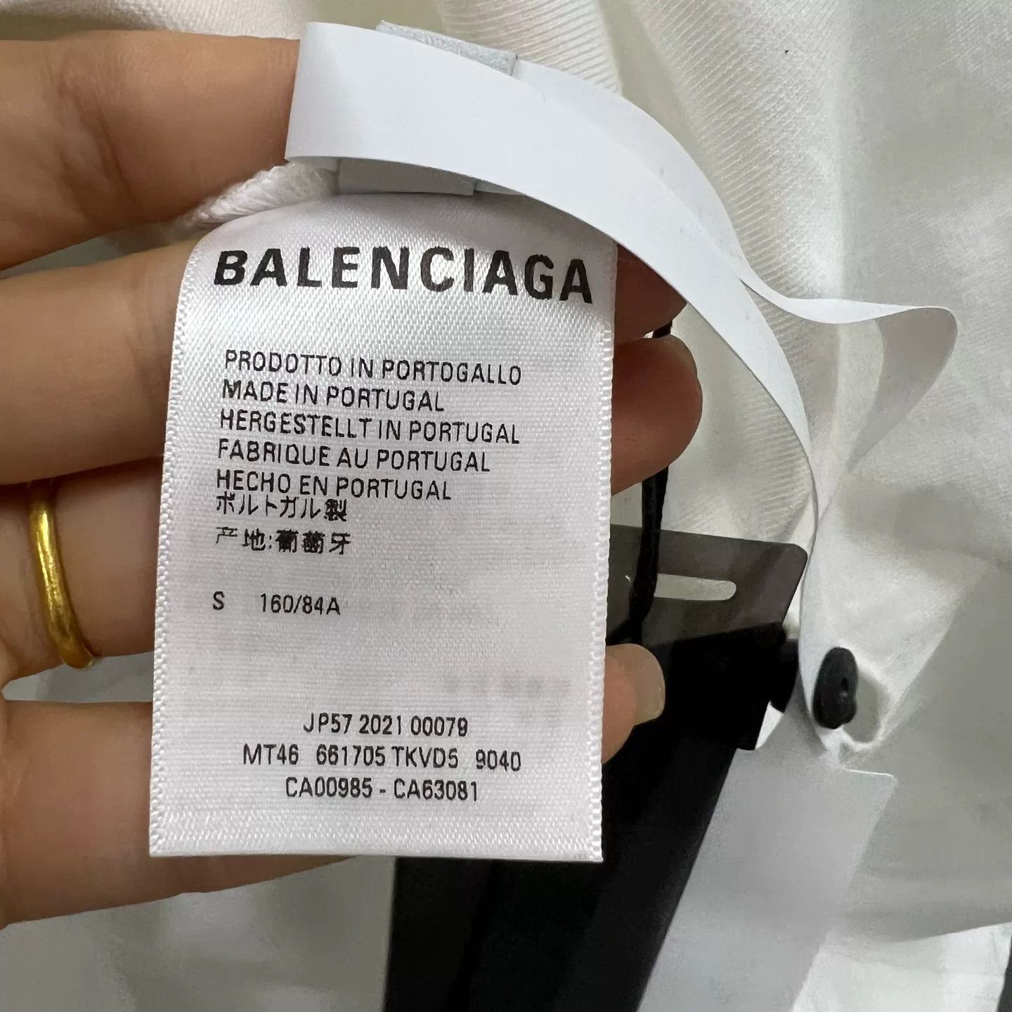 Balenciaga Balenciaga Blurred Logo Distressed T-Shirt Size S Size US S / EU 44-46 / 1 - 5 Thumbnail
