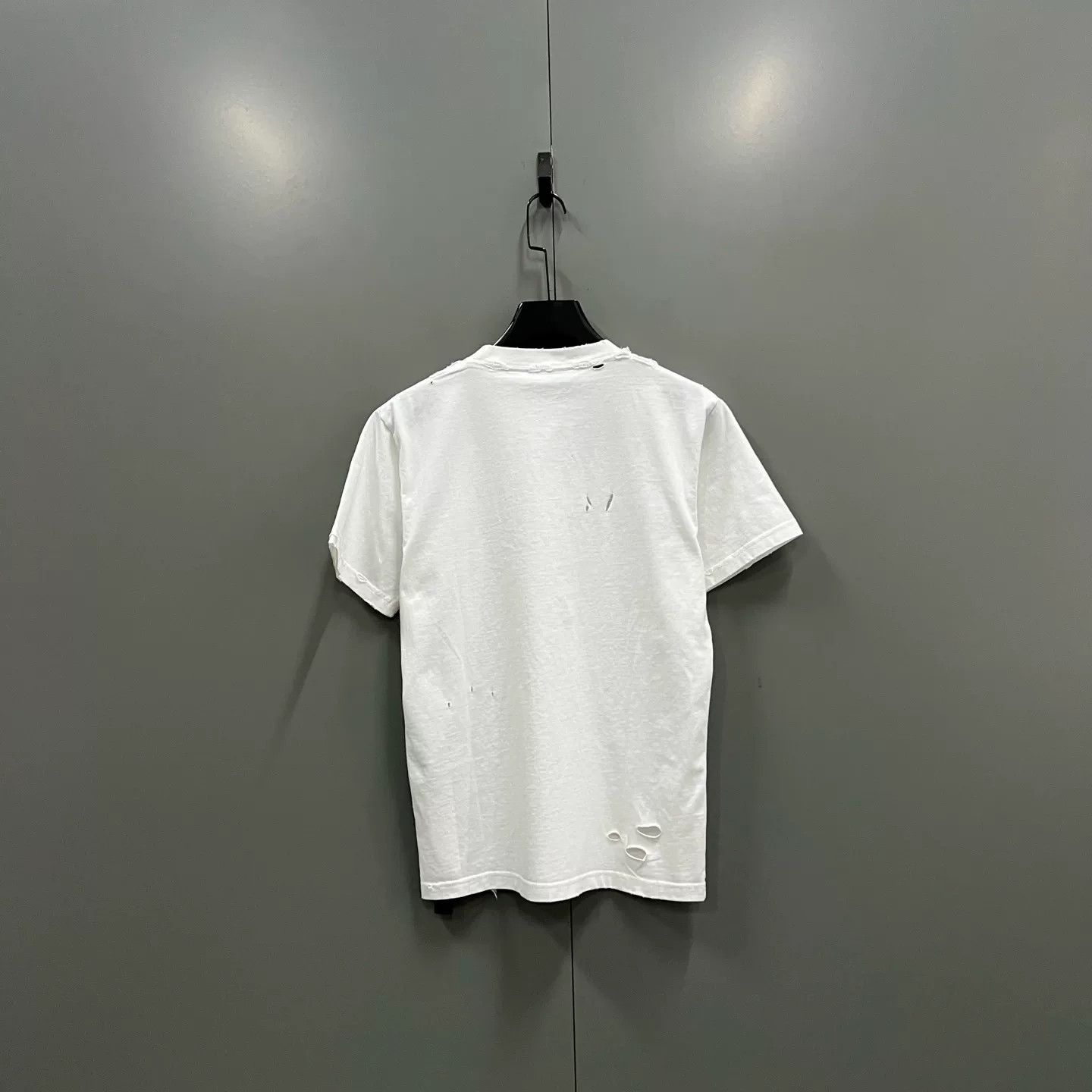Balenciaga Balenciaga Blurred Logo Distressed T-Shirt Size S Size US S / EU 44-46 / 1 - 3 Thumbnail