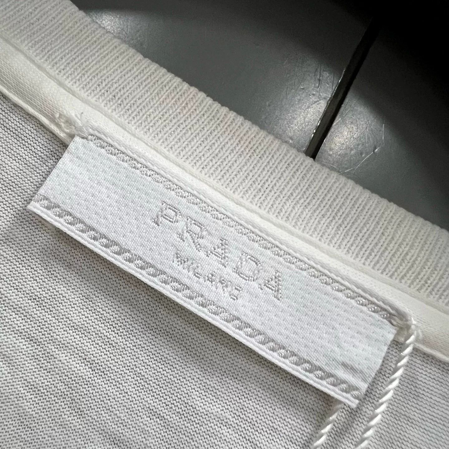 Prada Prada Logo Pocket T-Shirt White Size L Size US L / EU 52-54 / 3 - 4 Thumbnail