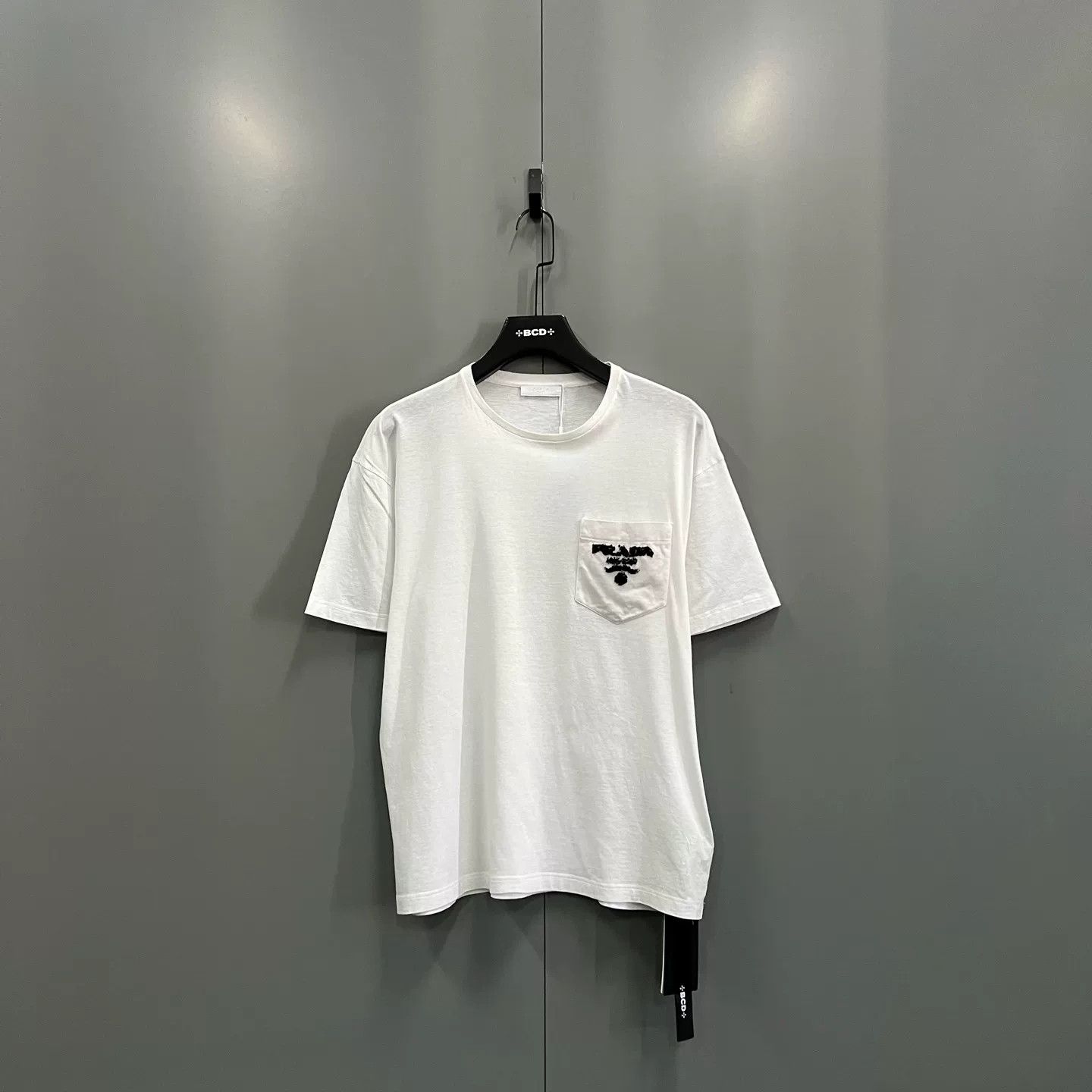 Prada Prada Logo Pocket T-Shirt White Size L Size US L / EU 52-54 / 3 - 2 Thumbnail