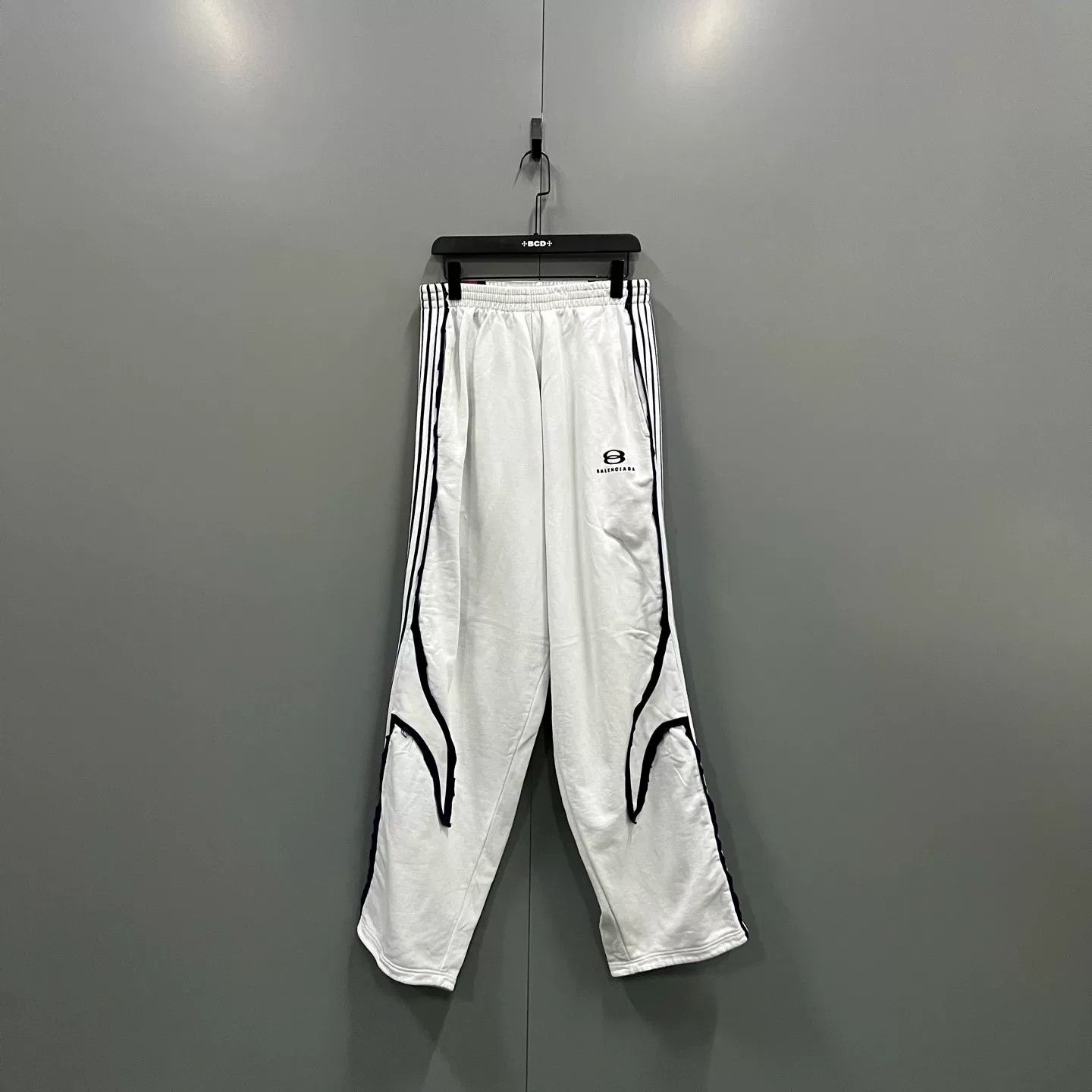 Balenciaga Balenciaga Side Stripe Logo Sweatpants S Size US 30 / EU 46 - 2 Thumbnail